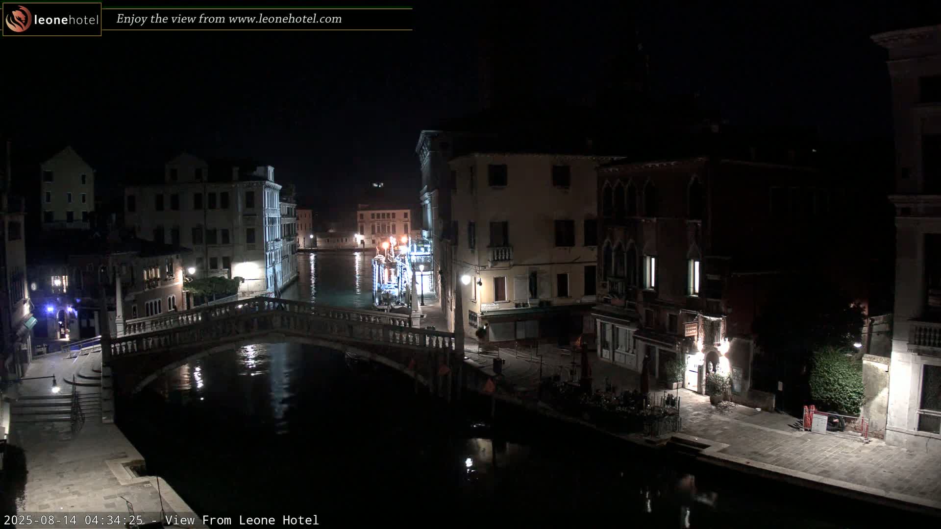 Venice, Canal of Cannaregio , Ponte delle Guglie Bridge Live Cam - Venice, Veneto, Italy
