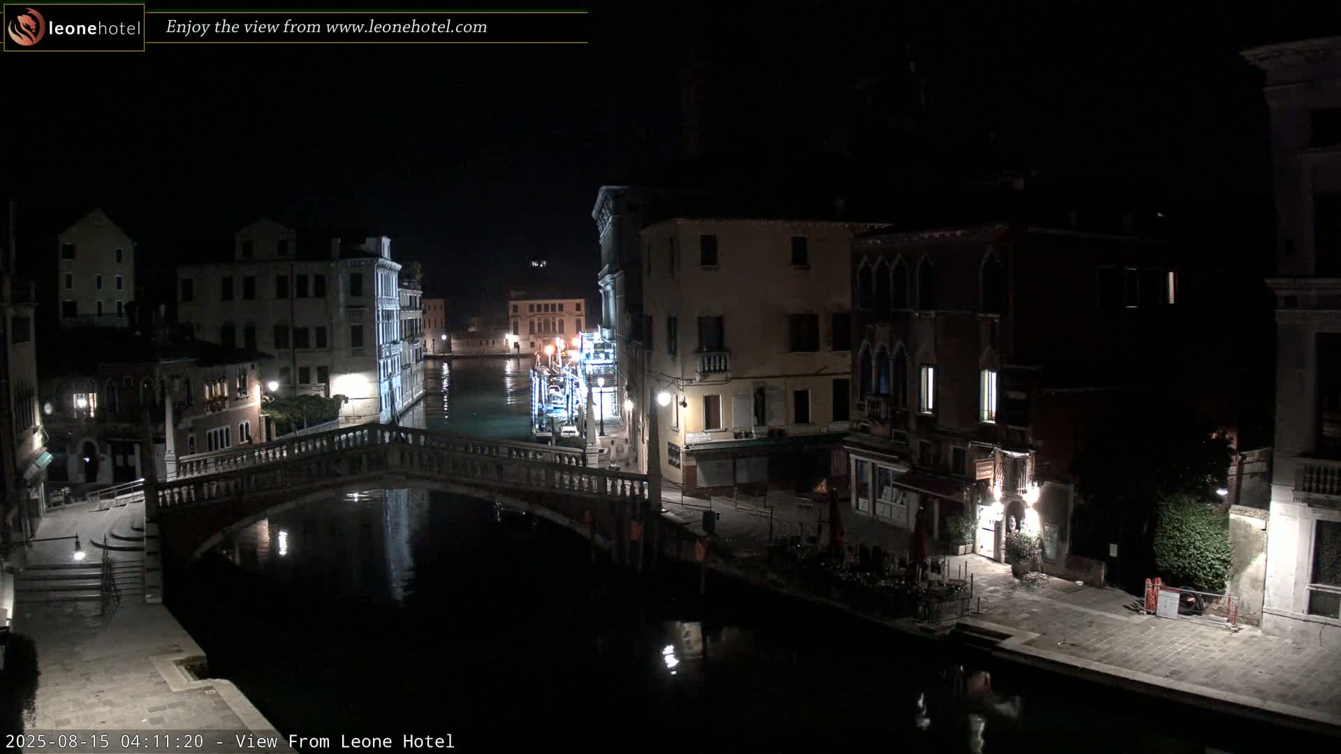 Venice, Canal of Cannaregio , Ponte delle Guglie Bridge Live Cam - Venice, Veneto, Italy