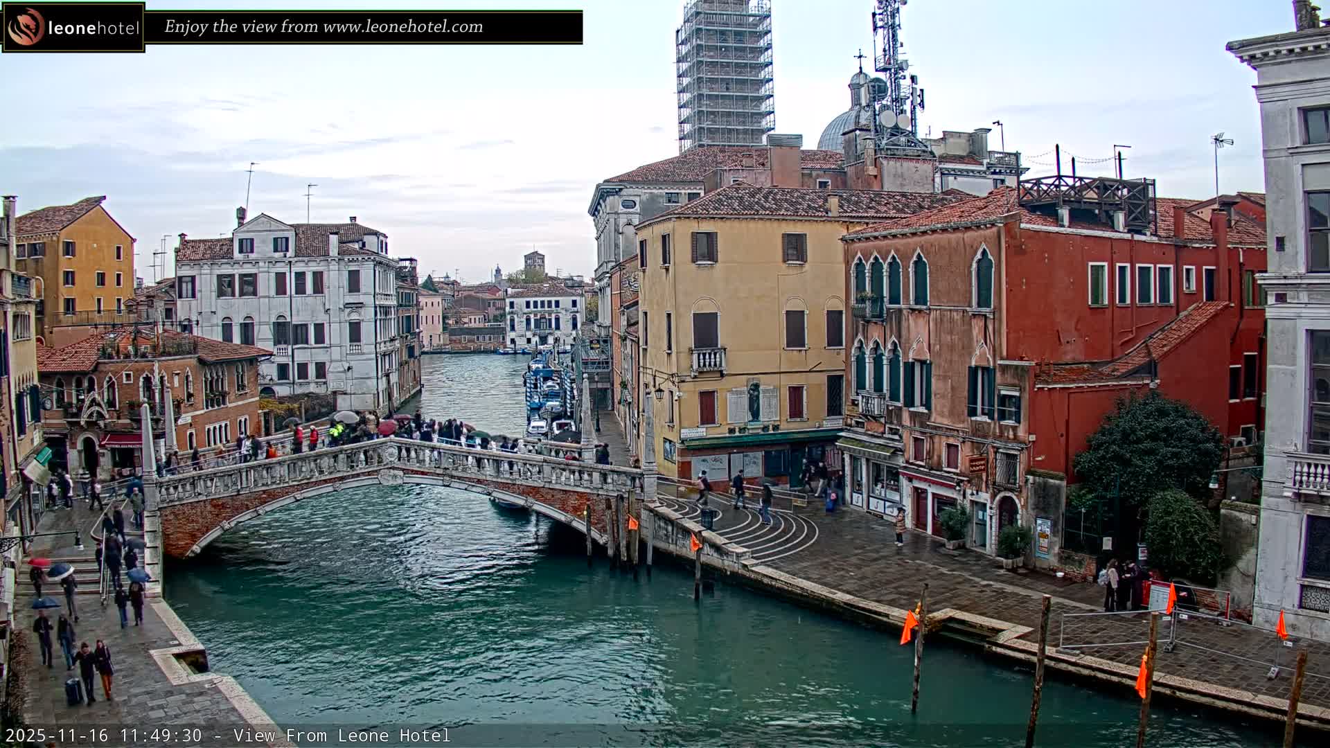 Venice, Canal of Cannaregio , Ponte delle Guglie Bridge Live Cam - Venice, Veneto, Italy