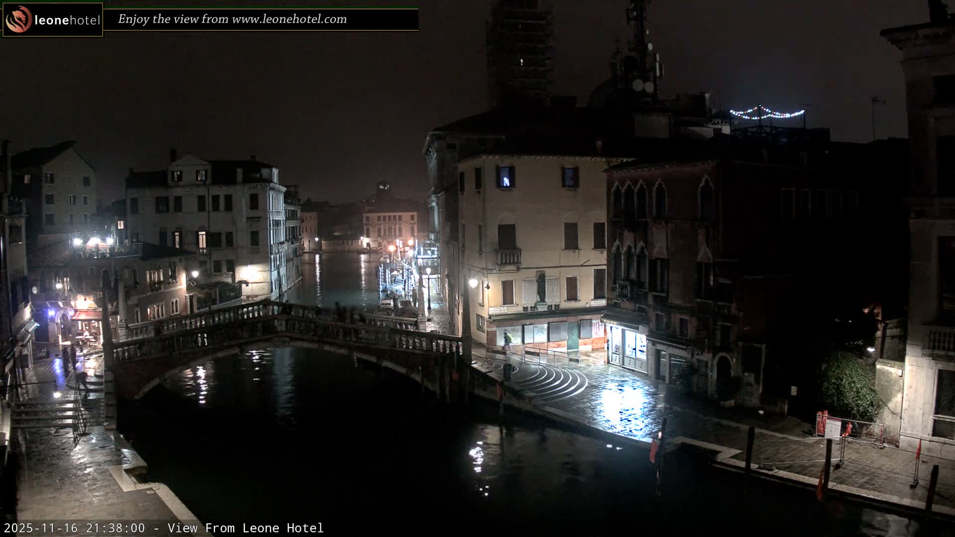 Venice, Canal of Cannaregio , Ponte delle Guglie Bridge Live Cam - Venice, Veneto, Italy