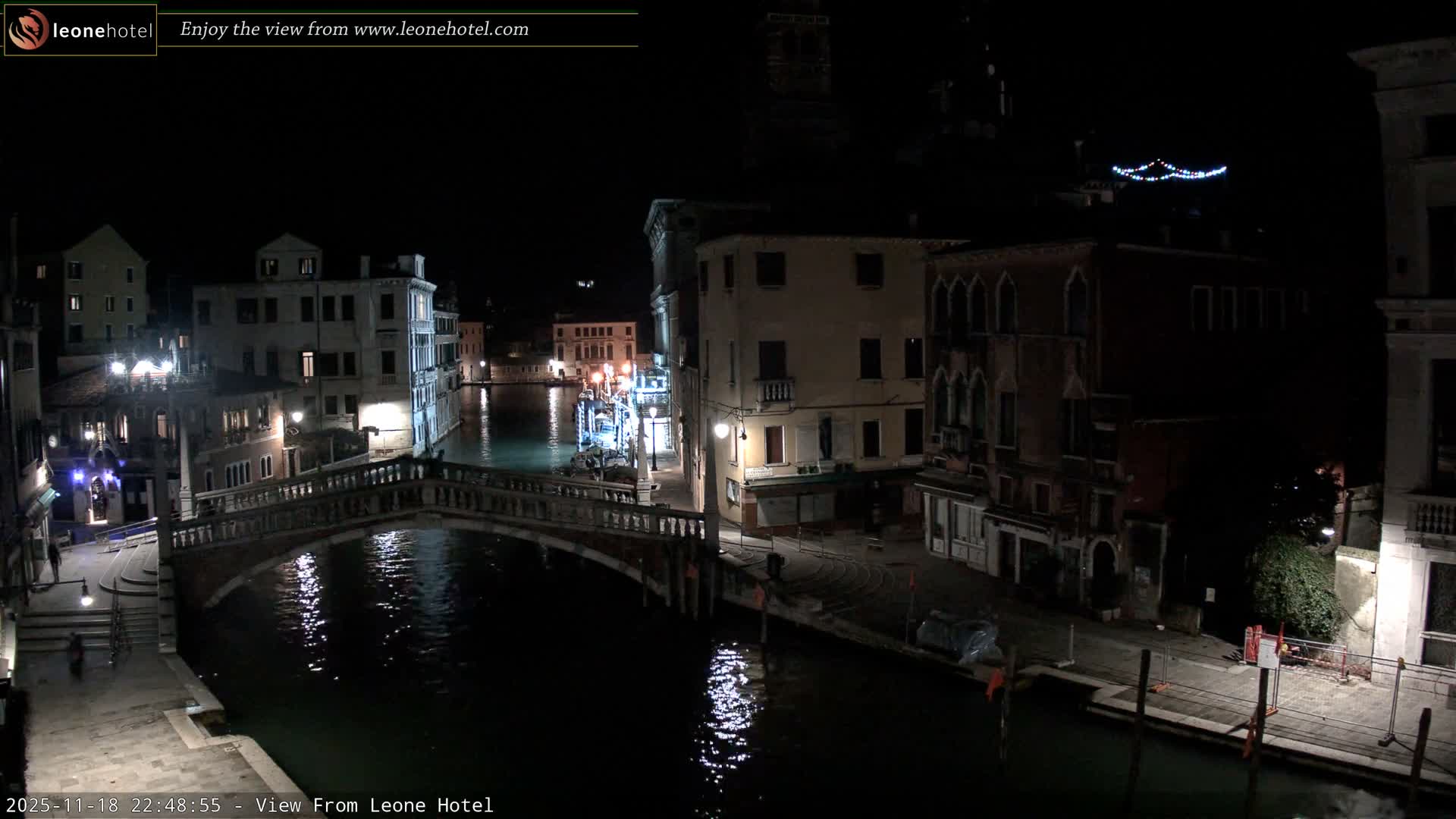 Venice, Canal of Cannaregio , Ponte delle Guglie Bridge Live Cam - Venice, Veneto, Italy