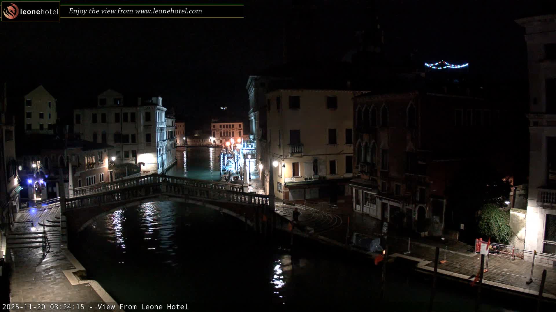 Venice, Canal of Cannaregio , Ponte delle Guglie Bridge Live Cam - Venice, Veneto, Italy