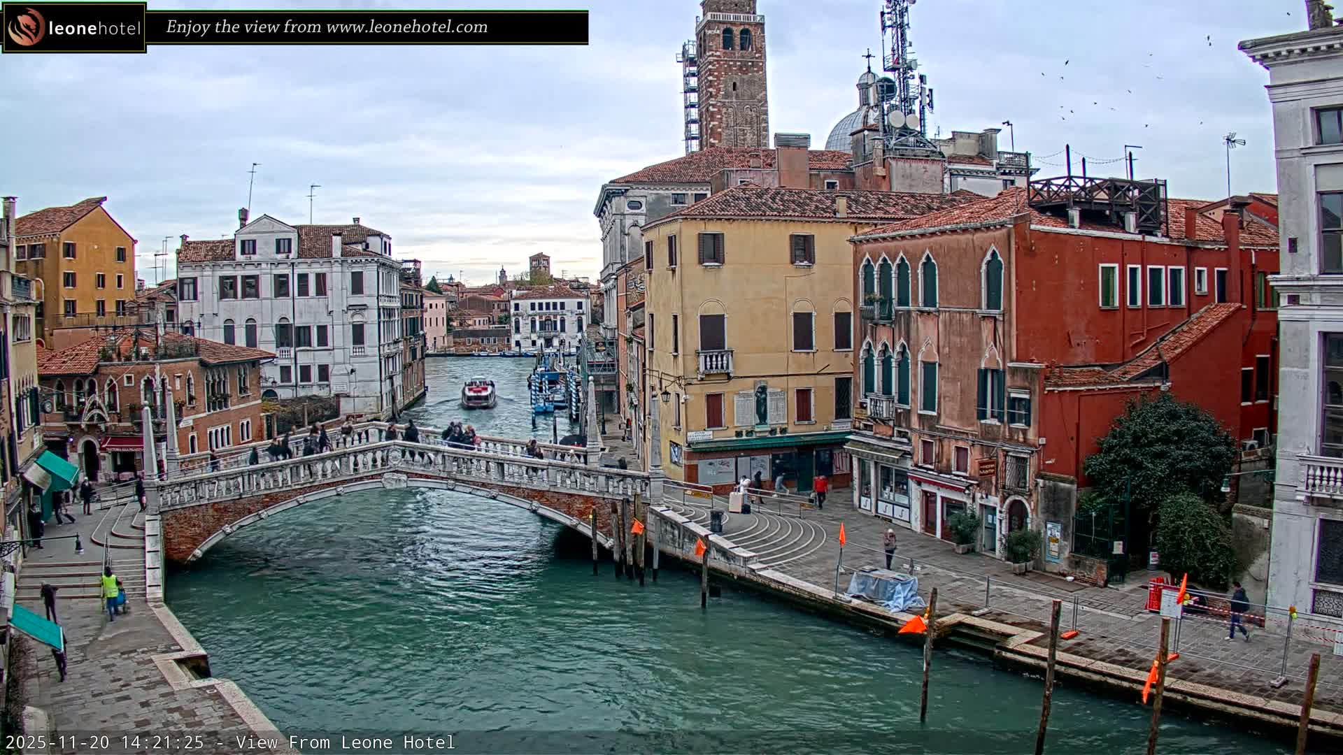 Venice, Canal of Cannaregio , Ponte delle Guglie Bridge Live Cam - Venice, Veneto, Italy