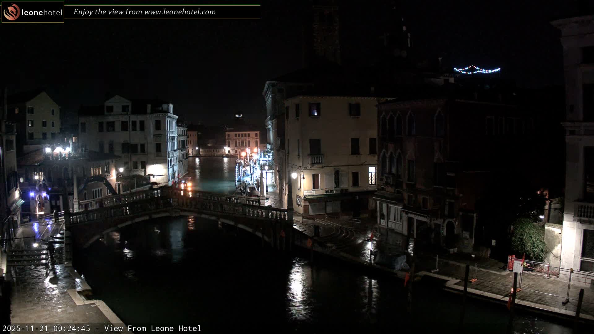 Venice, Canal of Cannaregio , Ponte delle Guglie Bridge Live Cam - Venice, Veneto, Italy