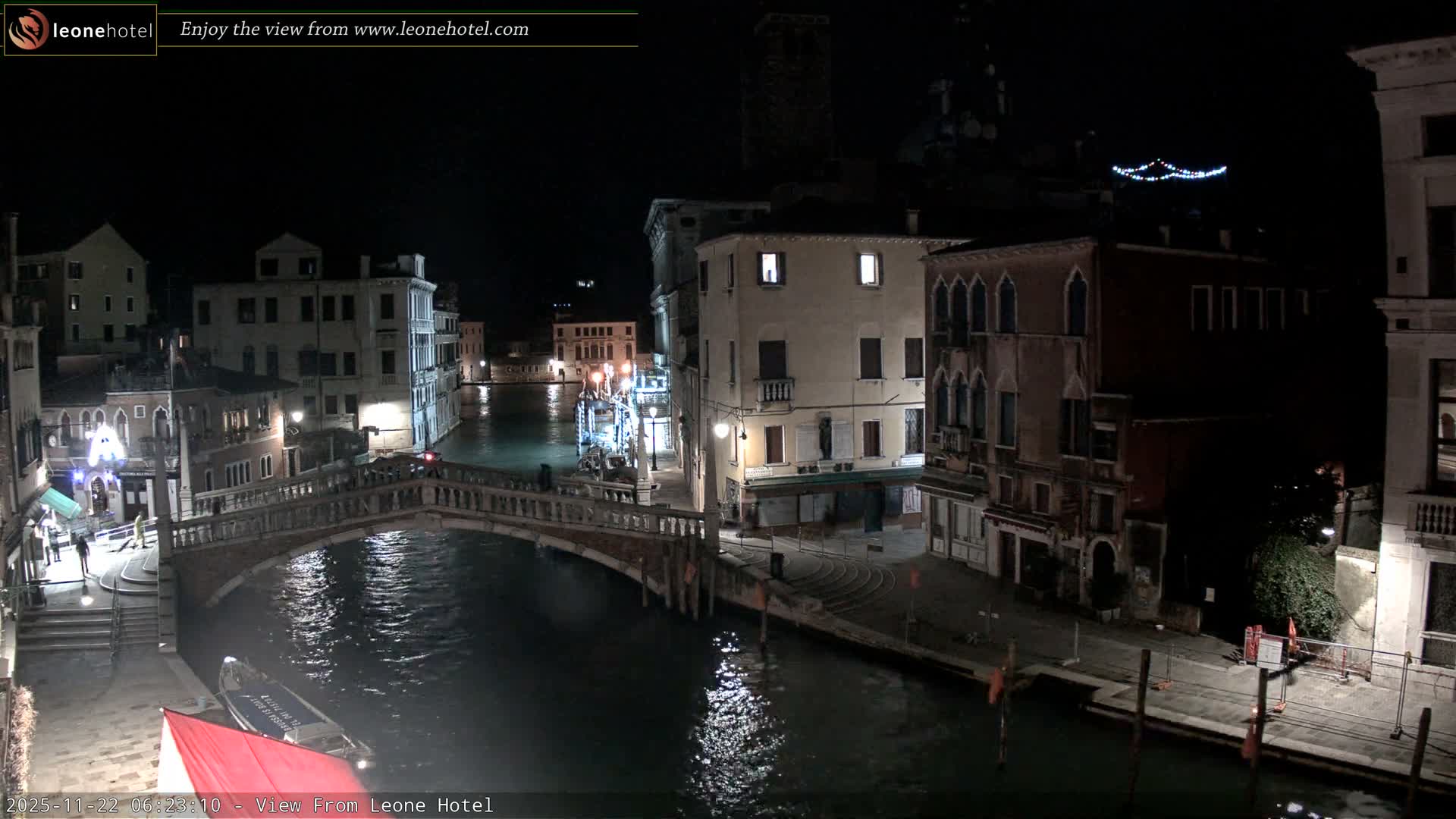 Venice, Canal of Cannaregio , Ponte delle Guglie Bridge Live Cam - Venice, Veneto, Italy