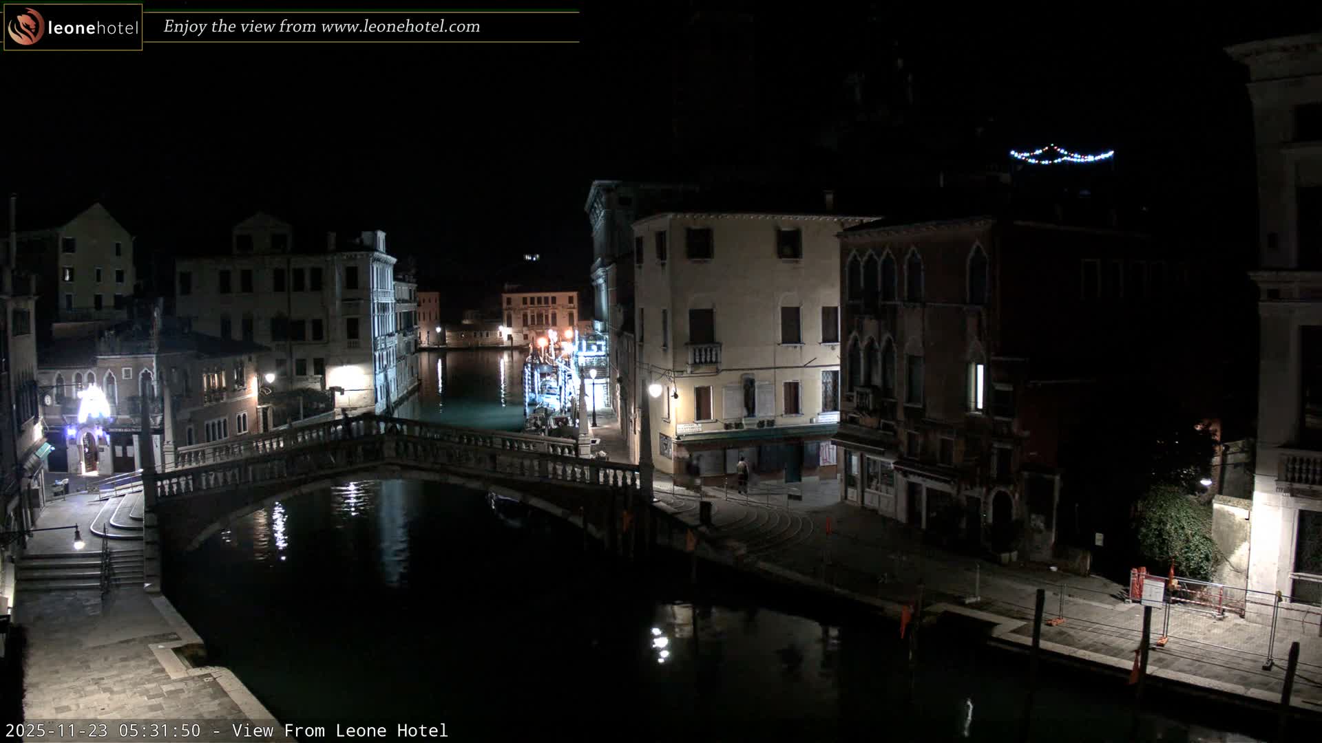Venice, Canal of Cannaregio , Ponte delle Guglie Bridge Live Cam - Venice, Veneto, Italy