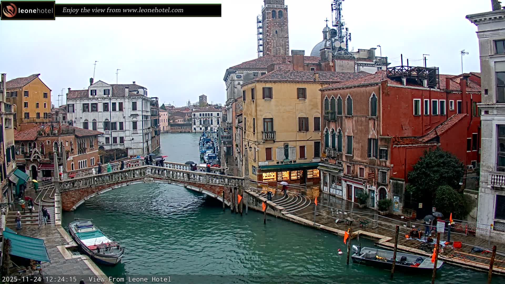 Venice, Canal of Cannaregio , Ponte delle Guglie Bridge Live Cam - Venice, Veneto, Italy
