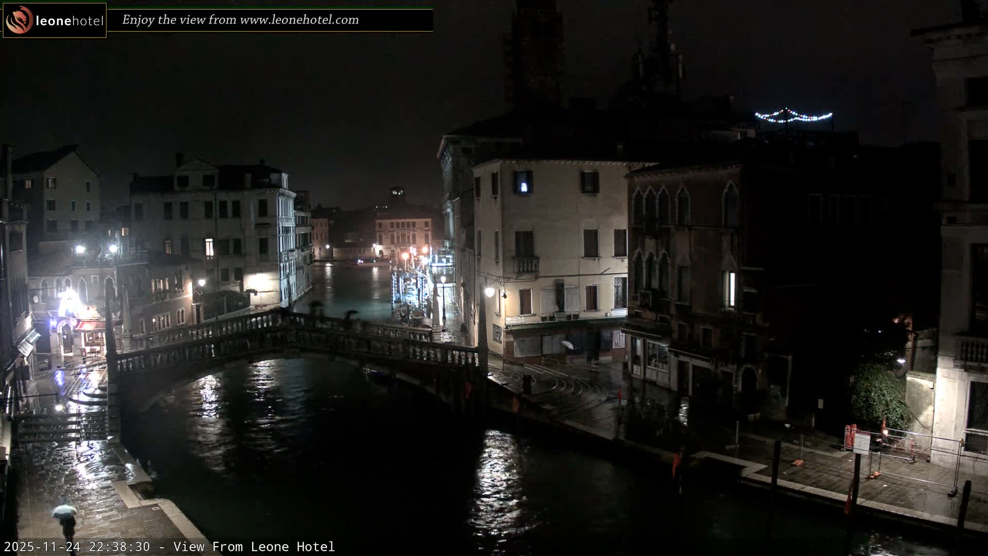 Venice, Canal of Cannaregio , Ponte delle Guglie Bridge Live Cam - Venice, Veneto, Italy