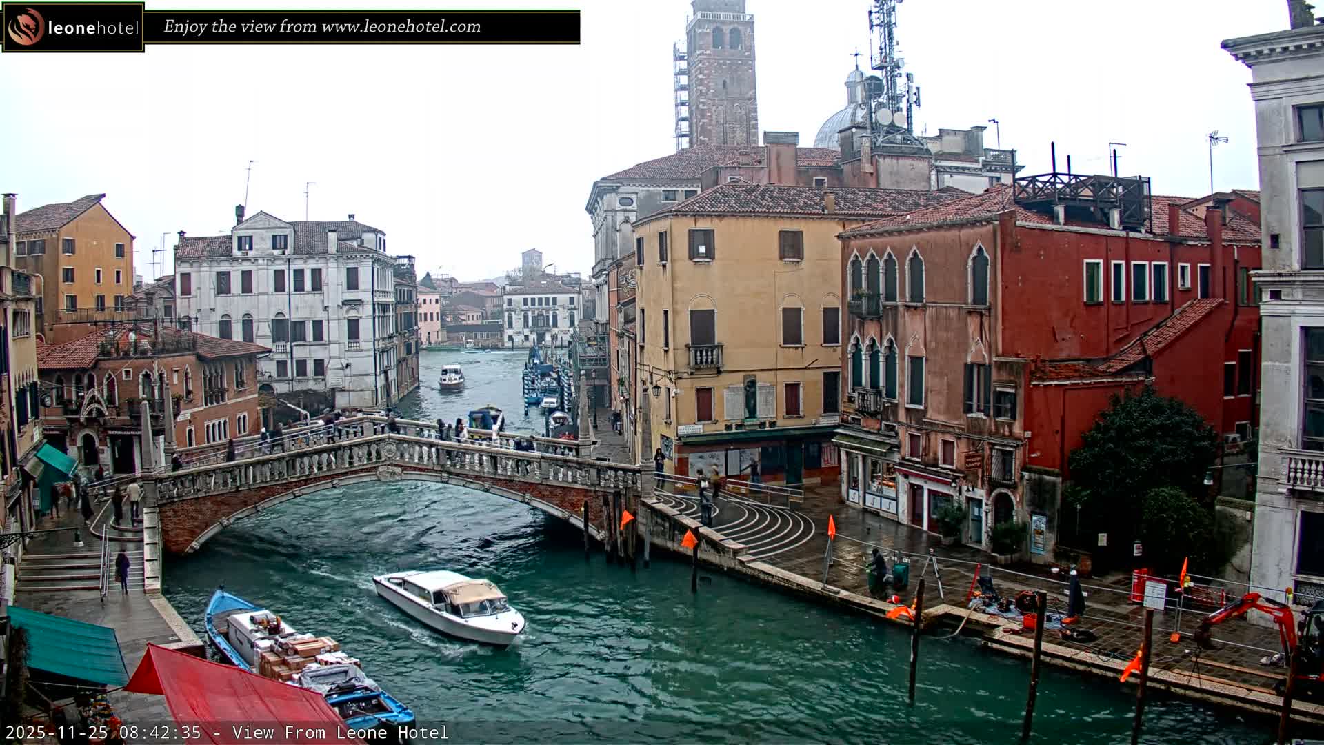 Venice, Canal of Cannaregio , Ponte delle Guglie Bridge Live Cam - Venice, Veneto, Italy
