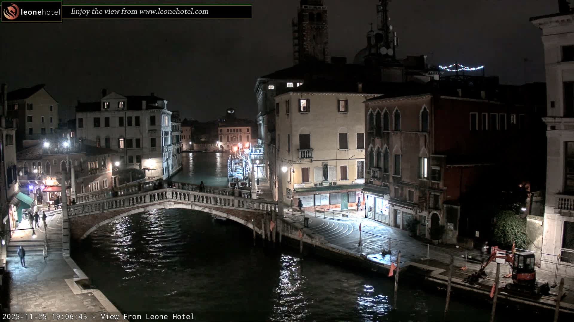 Venice, Canal of Cannaregio , Ponte delle Guglie Bridge Live Cam - Venice, Veneto, Italy