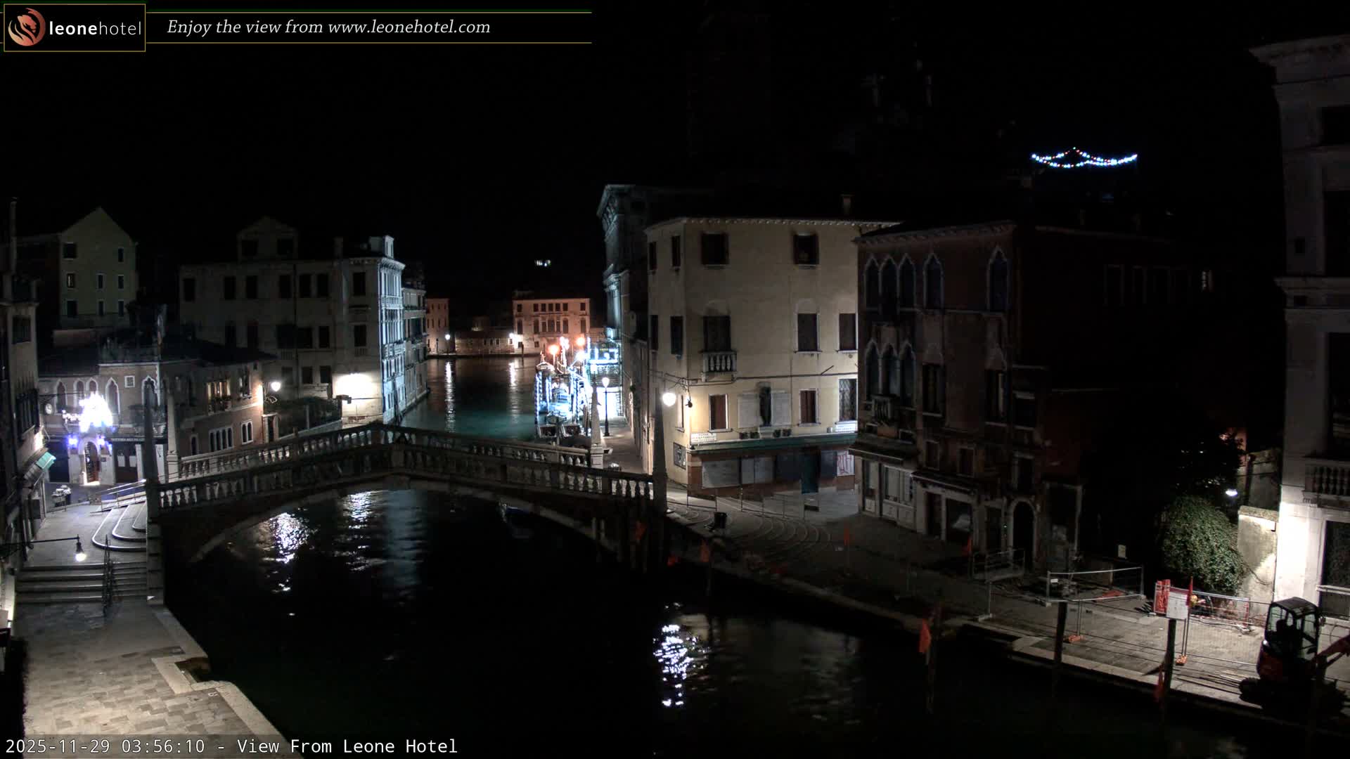Venice, Canal of Cannaregio , Ponte delle Guglie Bridge Live Cam - Venice, Veneto, Italy