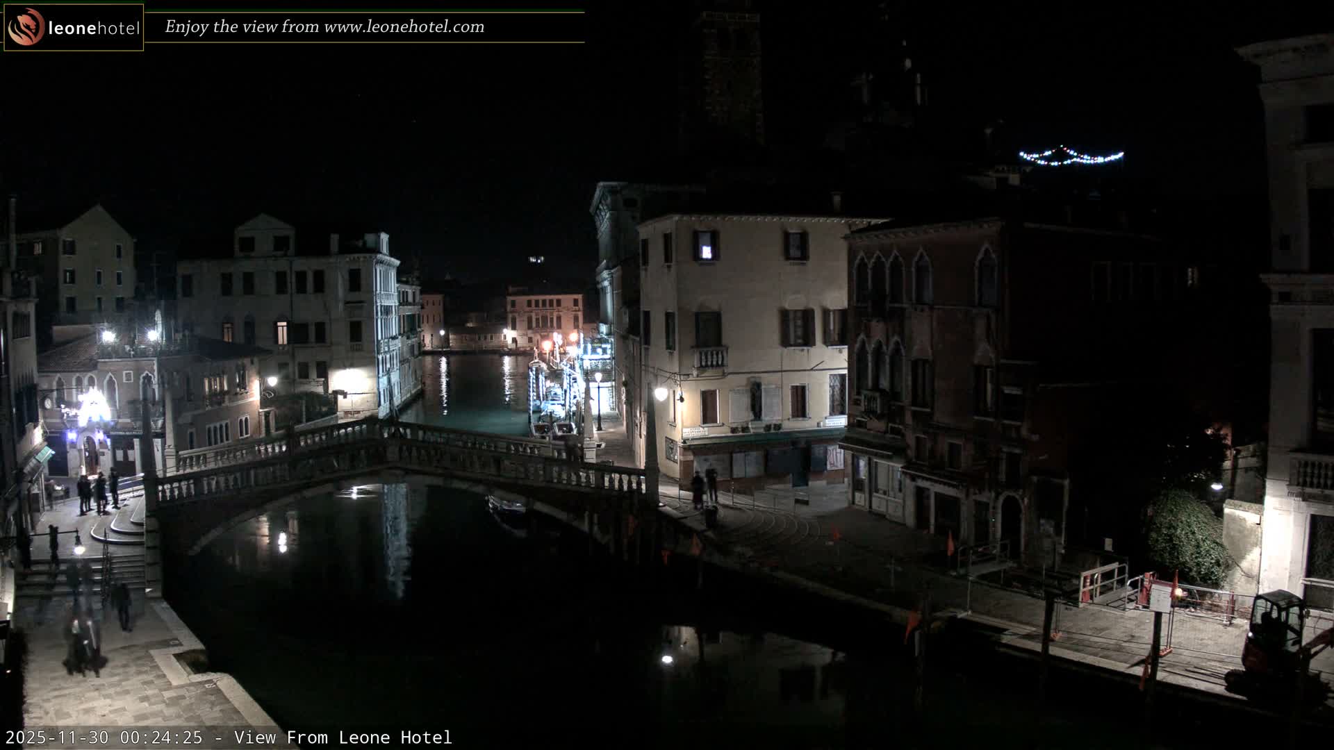 Venice, Canal of Cannaregio , Ponte delle Guglie Bridge Live Cam - Venice, Veneto, Italy