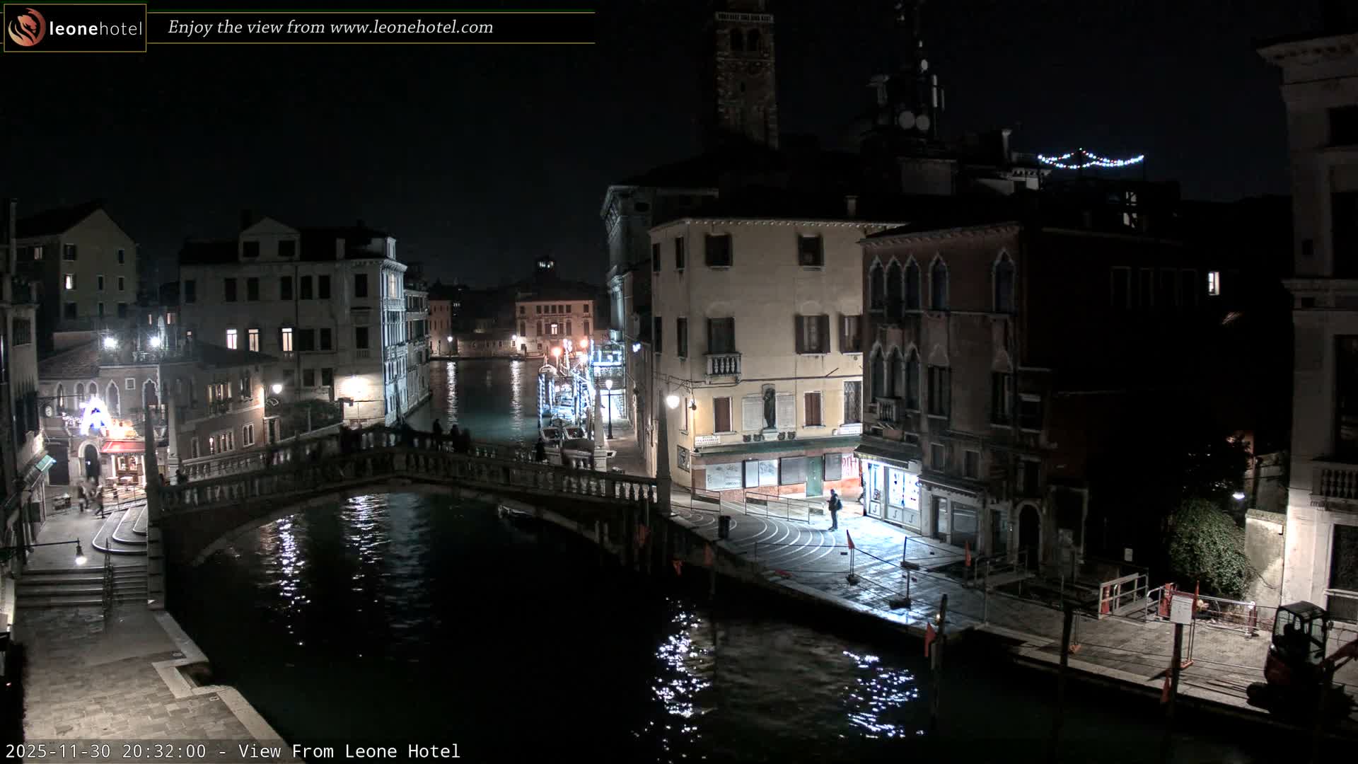 Venice, Canal of Cannaregio , Ponte delle Guglie Bridge Live Cam - Venice, Veneto, Italy