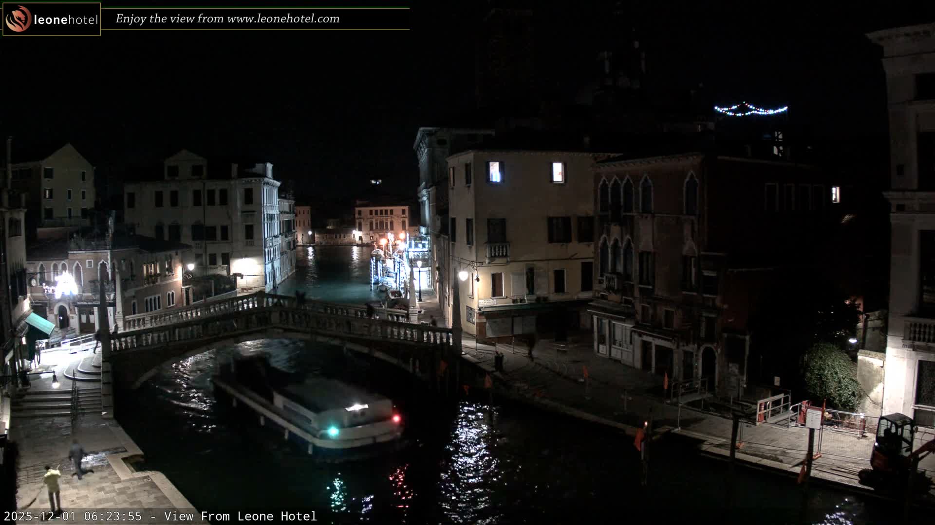 Venice, Canal of Cannaregio , Ponte delle Guglie Bridge Live Cam - Venice, Veneto, Italy