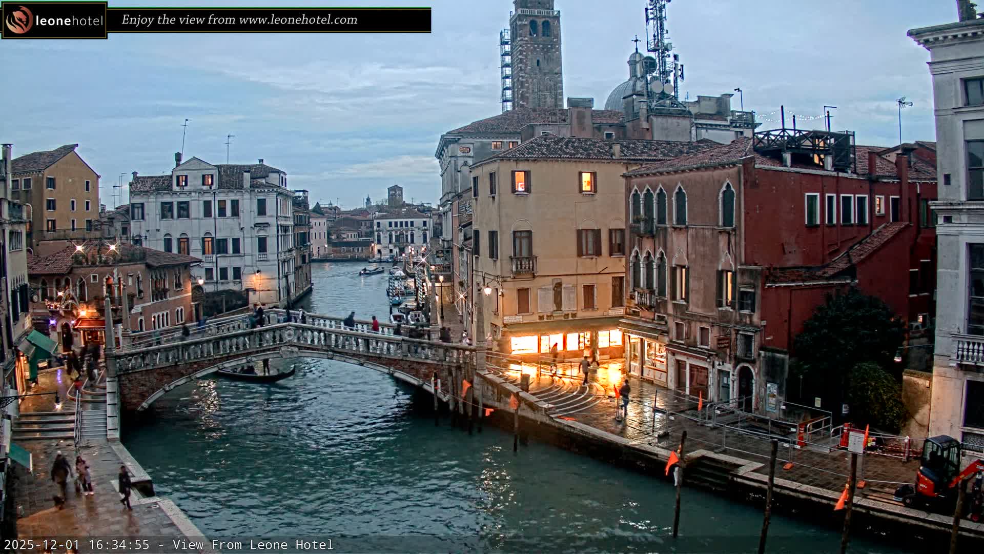 Venice, Canal of Cannaregio , Ponte delle Guglie Bridge Live Cam - Venice, Veneto, Italy