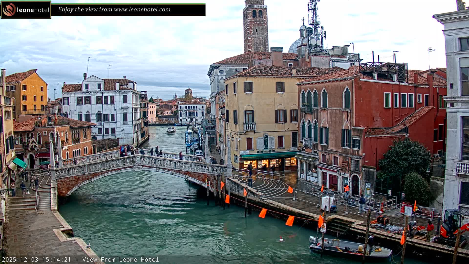 Venice, Canal of Cannaregio , Ponte delle Guglie Bridge Live Cam - Venice, Veneto, Italy