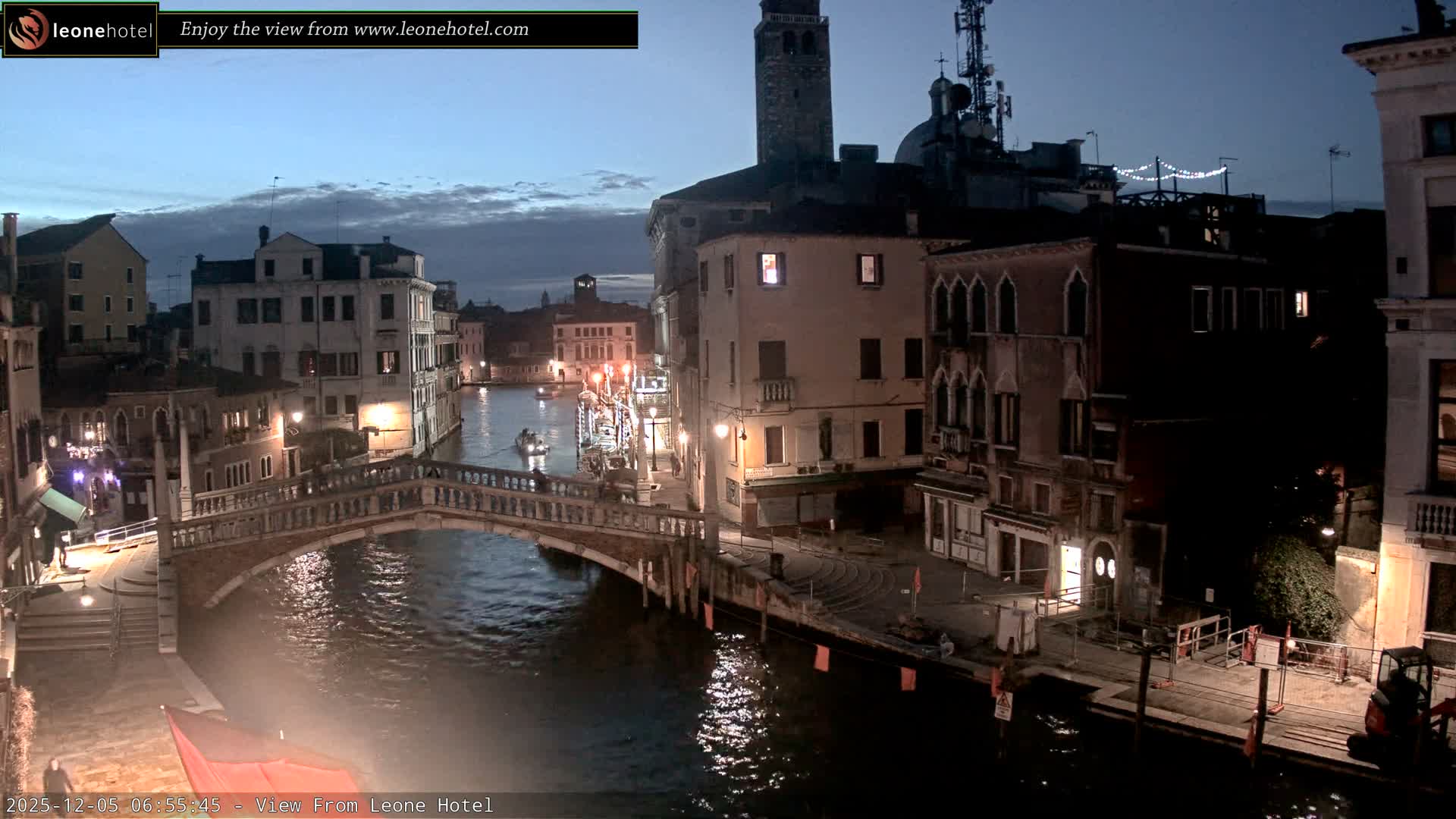 Venice, Canal of Cannaregio , Ponte delle Guglie Bridge Live Cam - Venice, Veneto, Italy