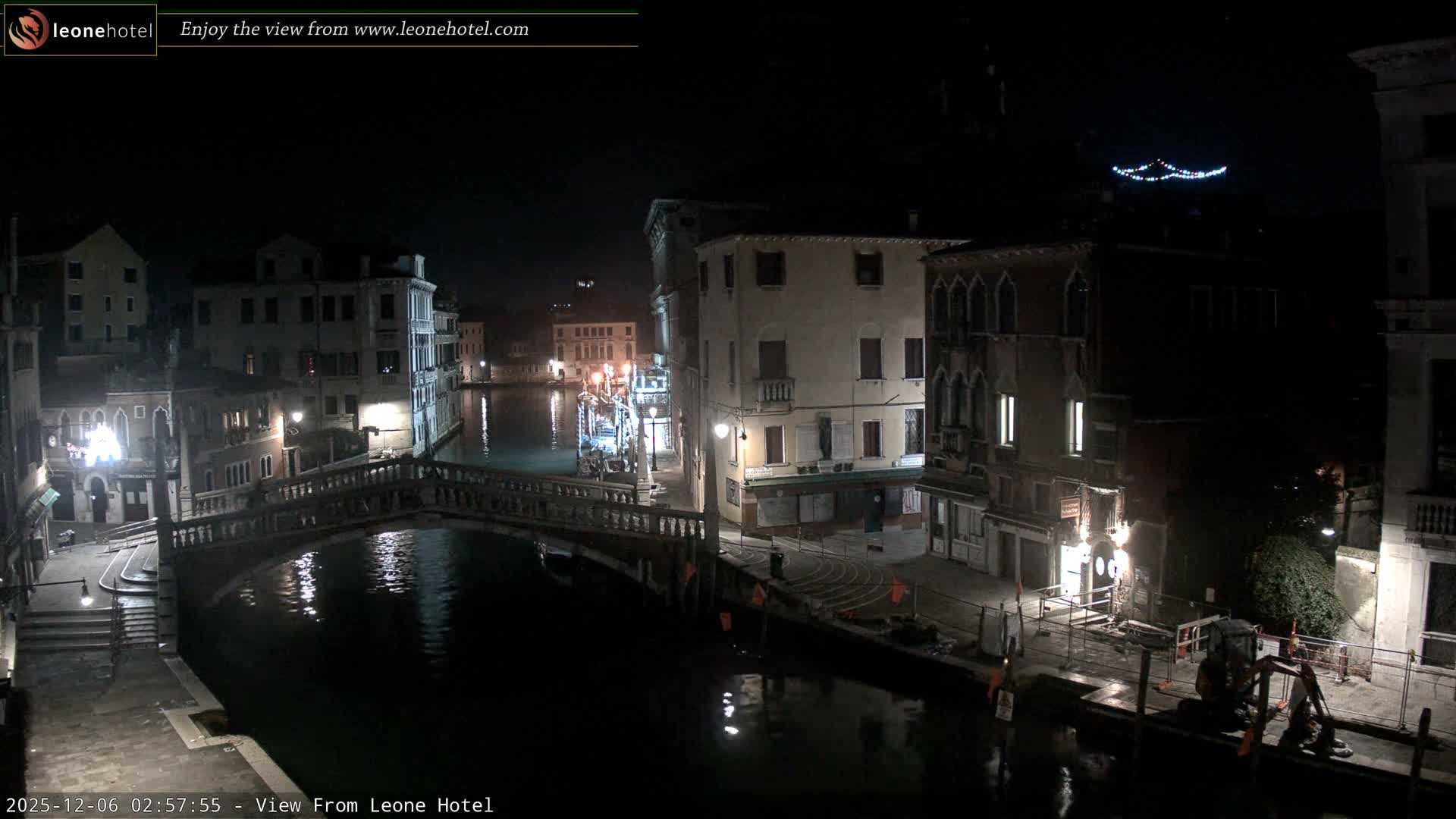 Venice, Canal of Cannaregio , Ponte delle Guglie Bridge Live Cam - Venice, Veneto, Italy