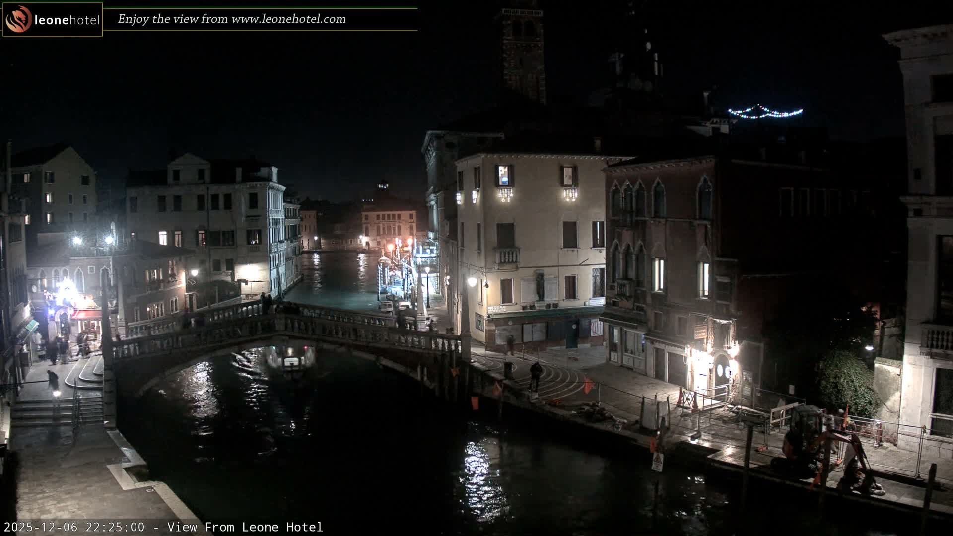 Venice, Canal of Cannaregio , Ponte delle Guglie Bridge Live Cam - Venice, Veneto, Italy