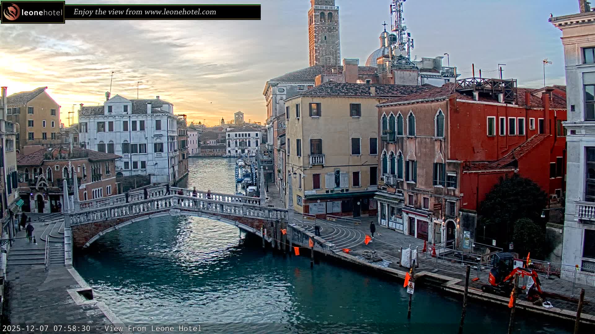 Venice, Canal of Cannaregio , Ponte delle Guglie Bridge Live Cam - Venice, Veneto, Italy