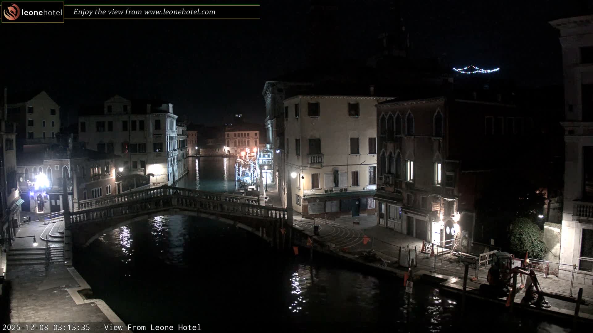 Venice, Canal of Cannaregio , Ponte delle Guglie Bridge Live Cam - Venice, Veneto, Italy