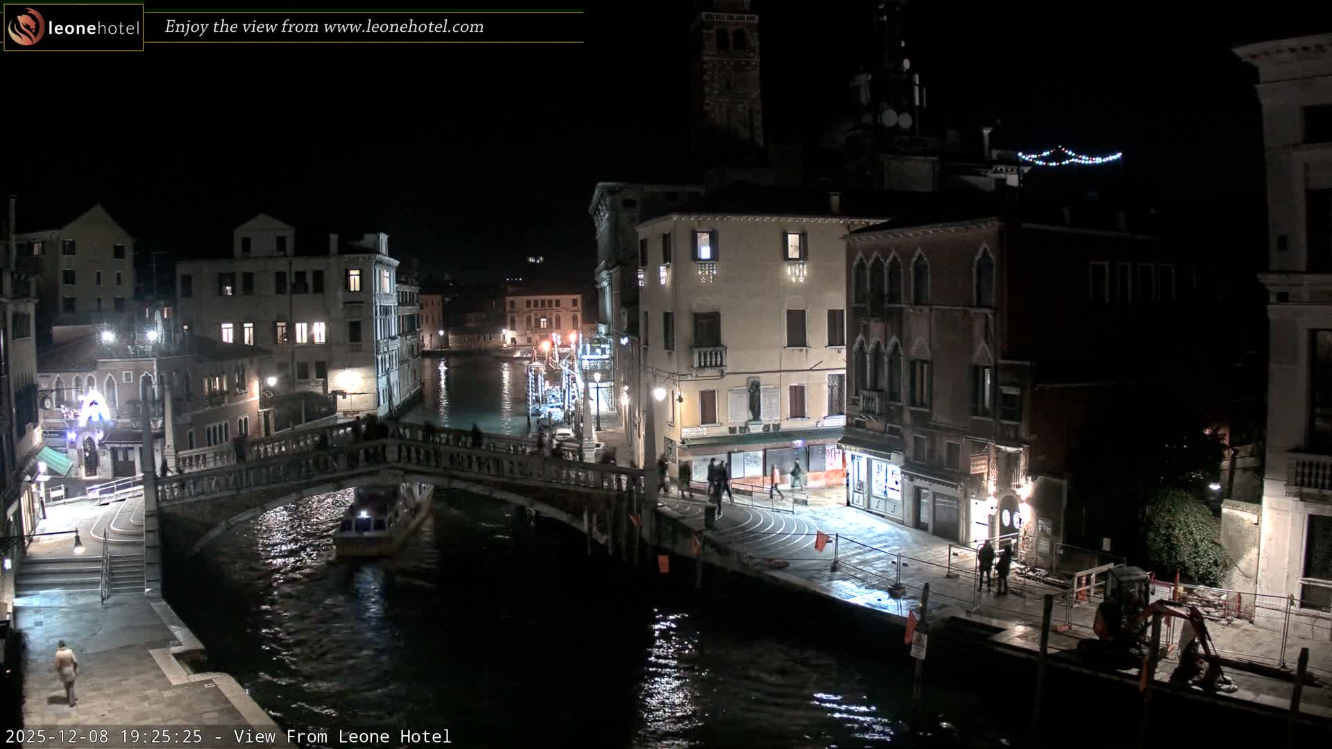Venice, Canal of Cannaregio , Ponte delle Guglie Bridge Live Cam - Venice, Veneto, Italy