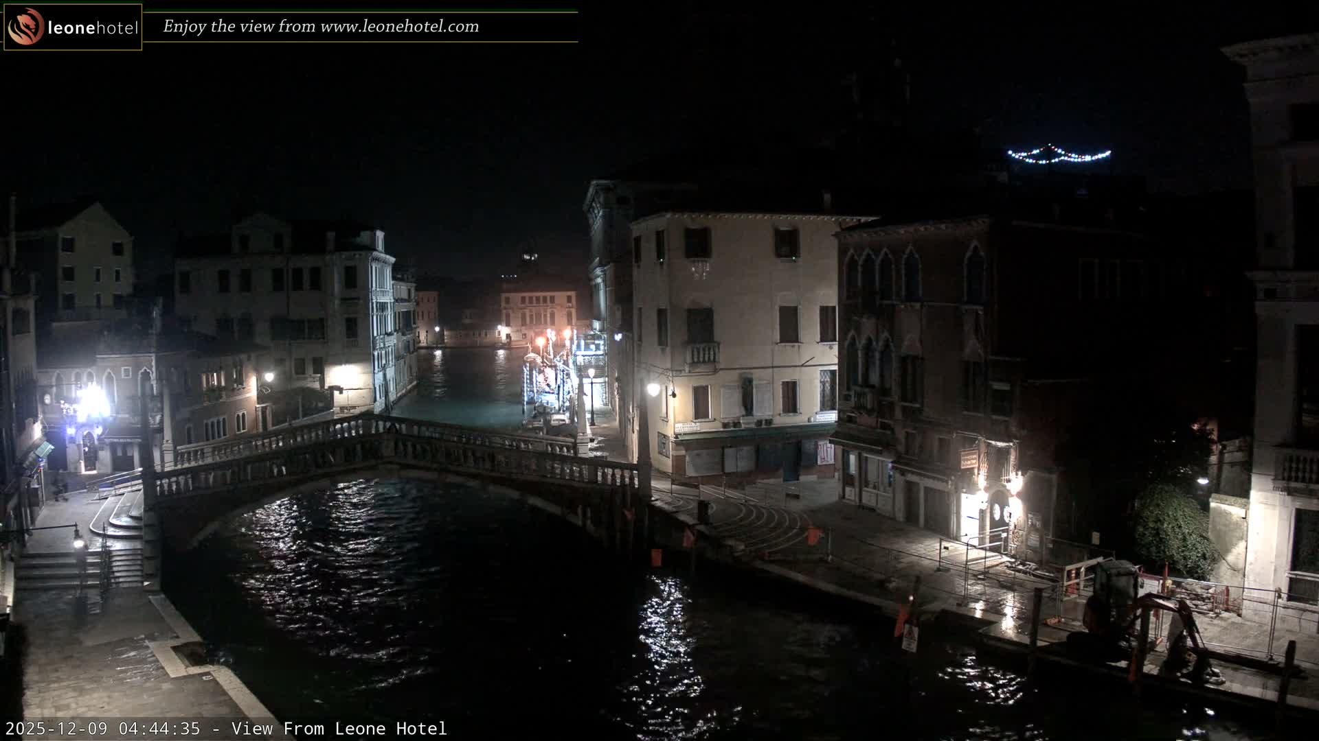 Venice, Canal of Cannaregio , Ponte delle Guglie Bridge Live Cam - Venice, Veneto, Italy