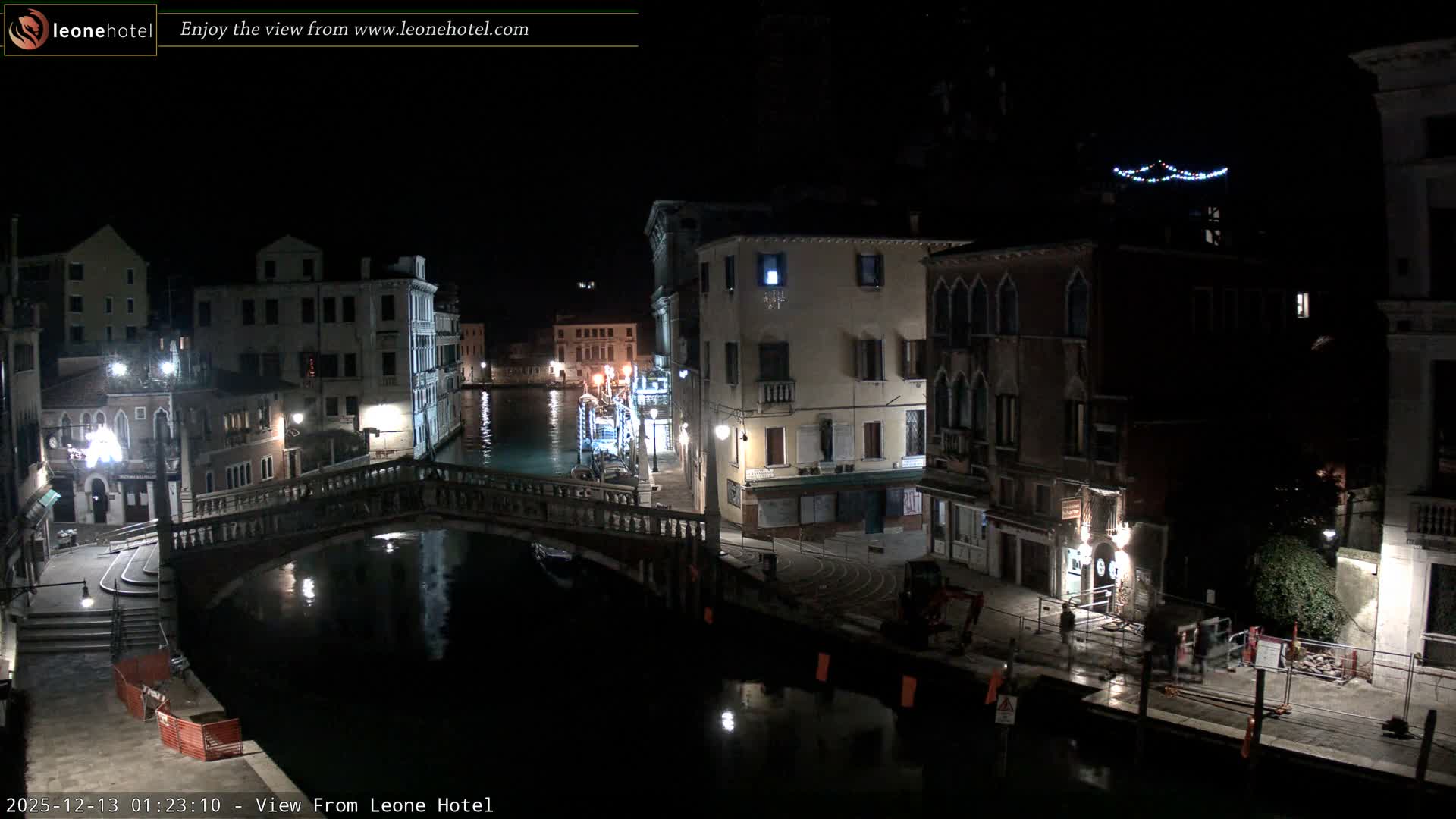 Venice, Canal of Cannaregio , Ponte delle Guglie Bridge Live Cam - Venice, Veneto, Italy