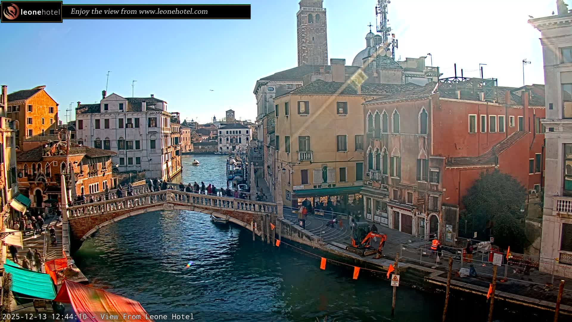 Venice, Canal of Cannaregio , Ponte delle Guglie Bridge Live Cam - Venice, Veneto, Italy