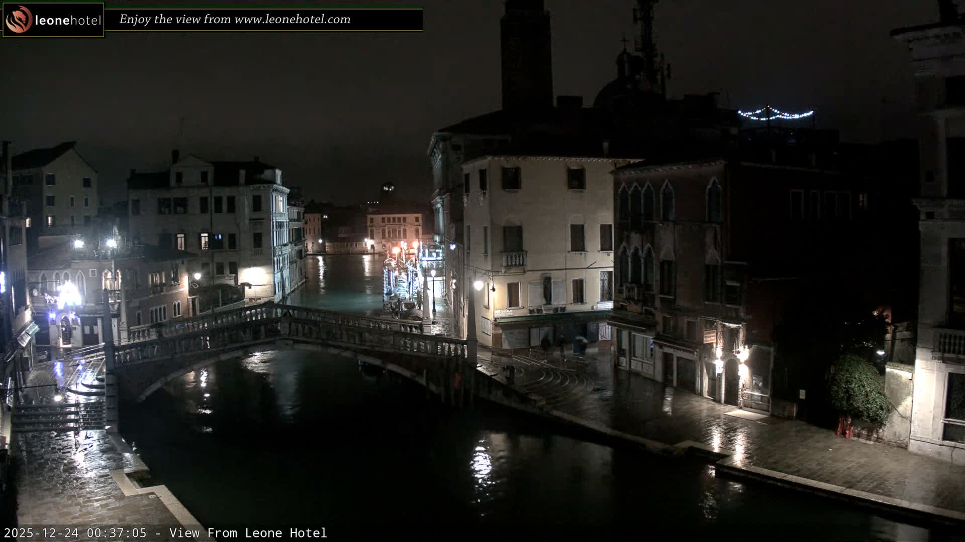 Venice, Canal of Cannaregio , Ponte delle Guglie Bridge Live Cam - Venice, Veneto, Italy