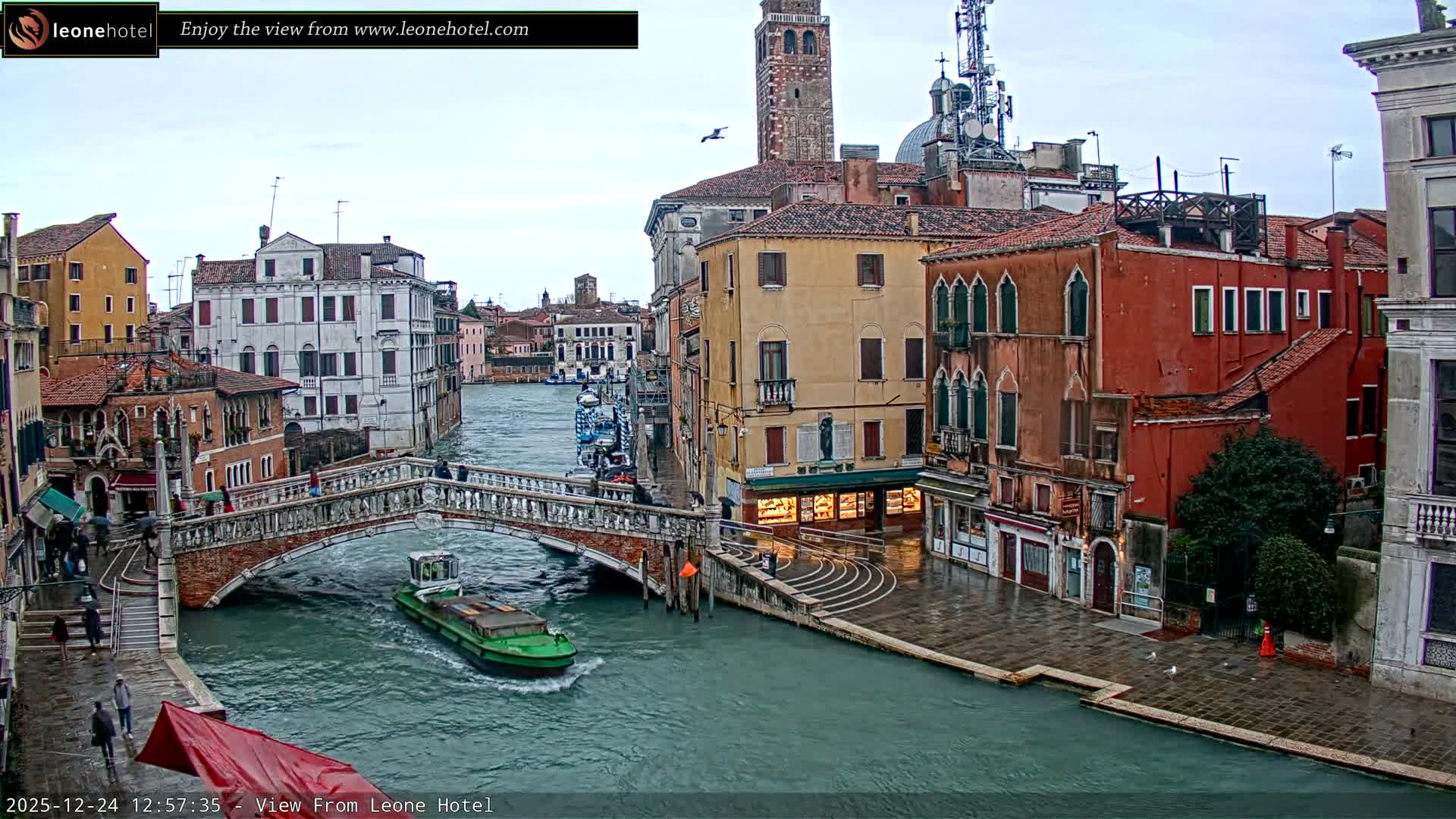 Venice, Canal of Cannaregio , Ponte delle Guglie Bridge Live Cam - Venice, Veneto, Italy