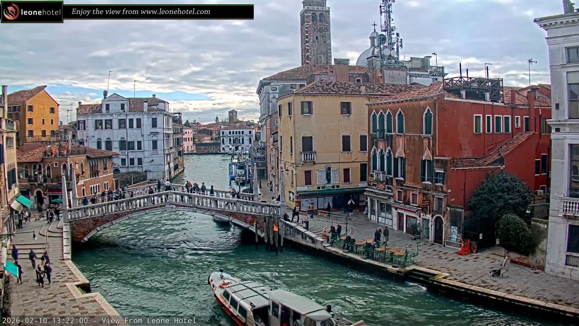 Venice, Canal of Cannaregio , Ponte delle Guglie Bridge Live Cam - Venice, Veneto, Italy