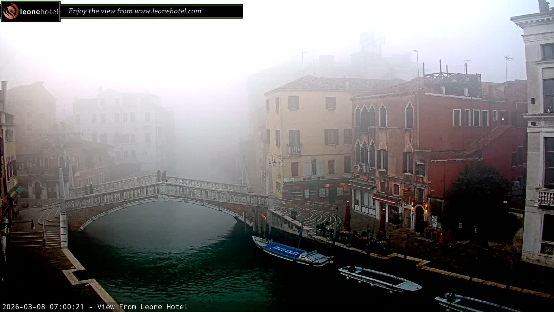 Venice, Canal of Cannaregio , Ponte delle Guglie Bridge Live Cam - Venice, Veneto, Italy