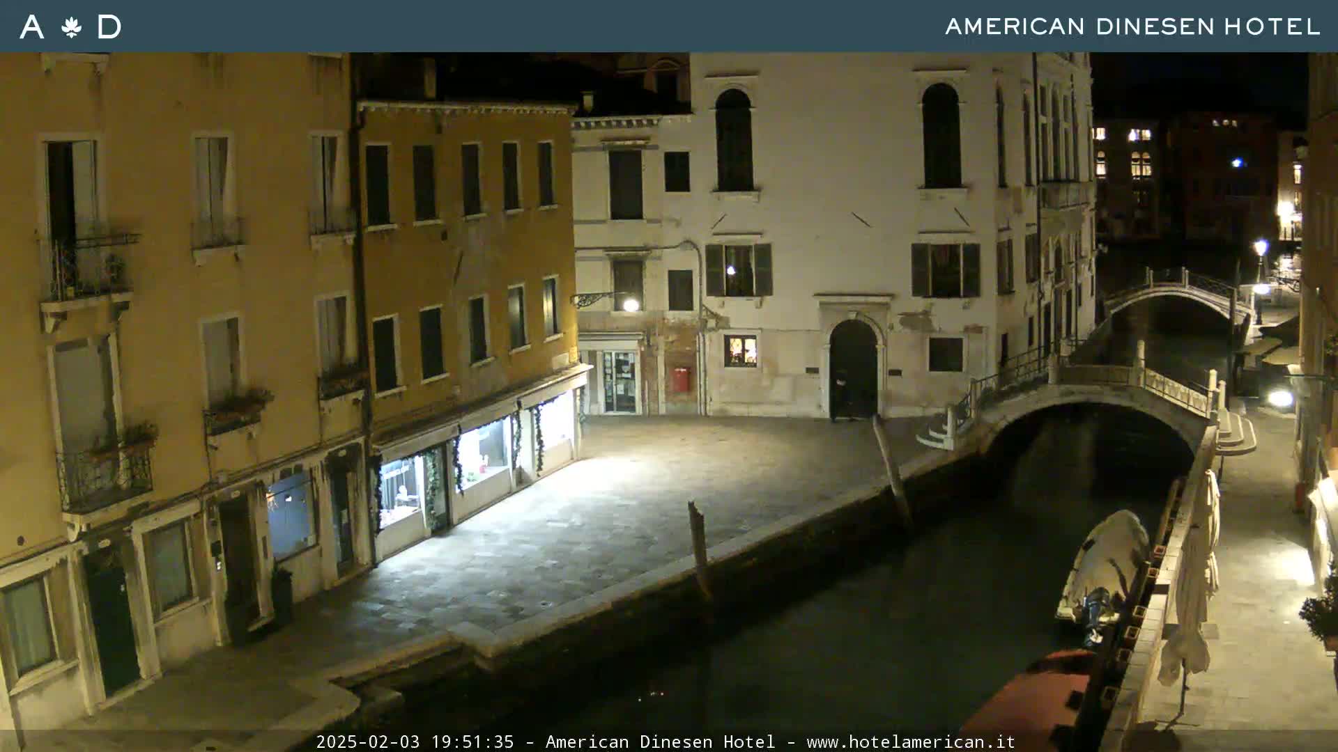 Venice Dorsoduro Canal Live Cam - Veneto, Italy