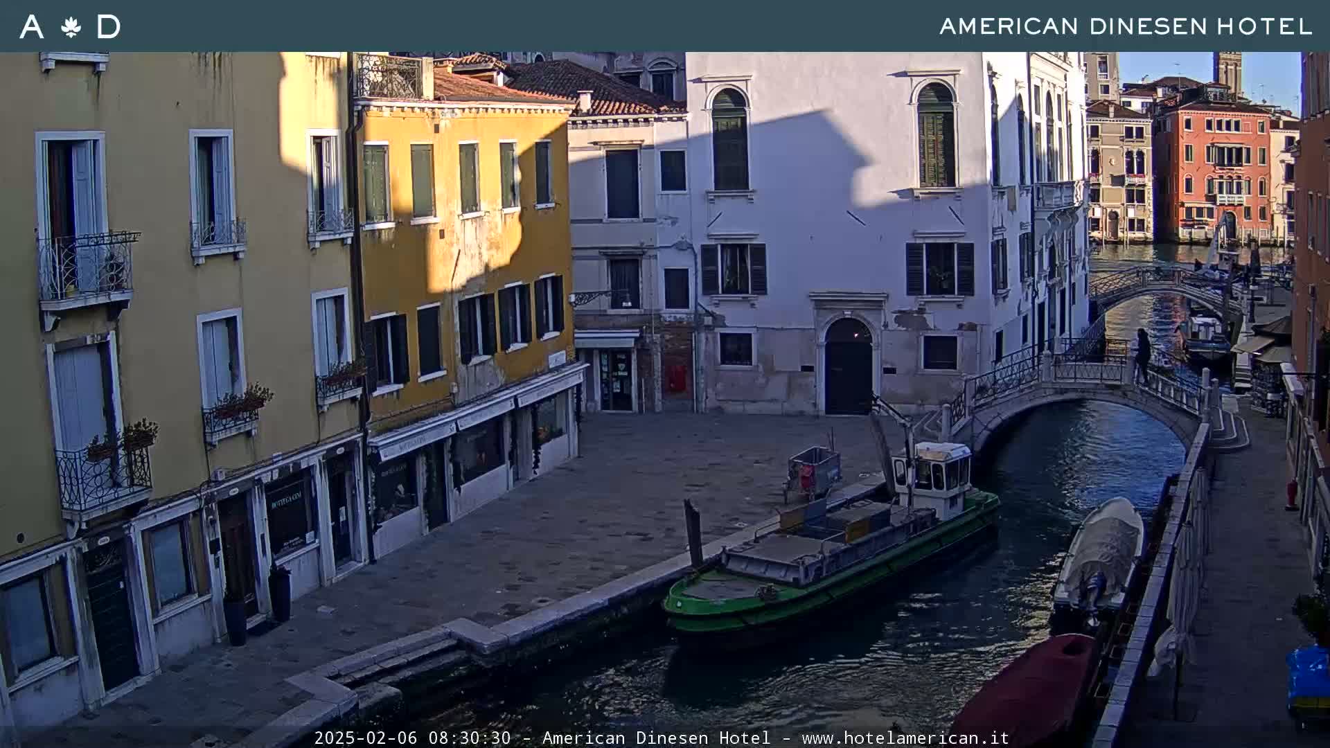 Venice Dorsoduro Canal Live Cam - Veneto, Italy