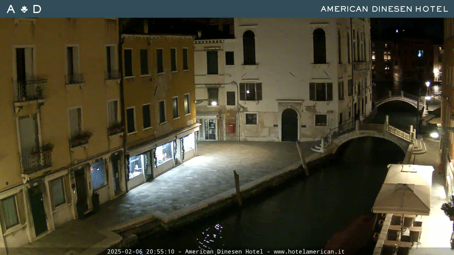 Venice Dorsoduro Canal Live Cam - Veneto, Italy