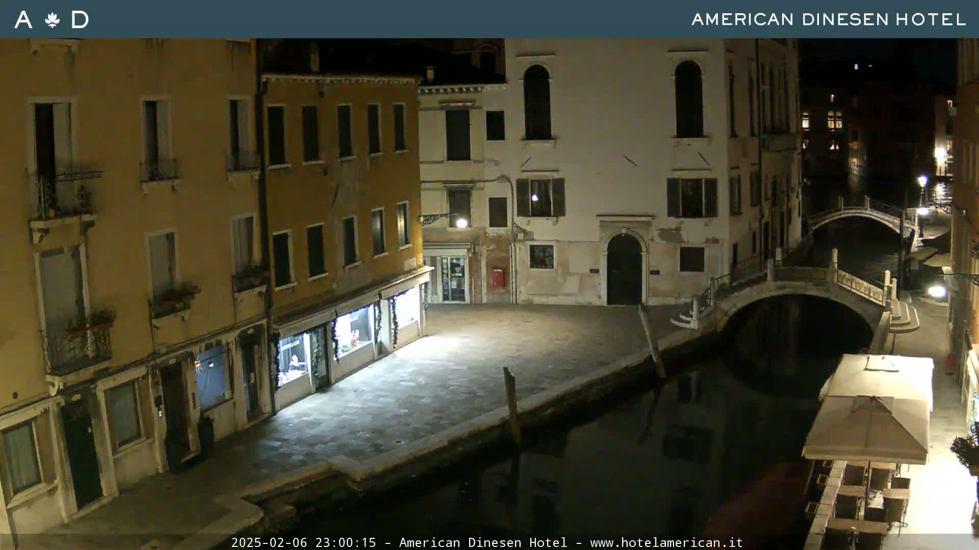 Venice Dorsoduro Canal Live Cam - Veneto, Italy