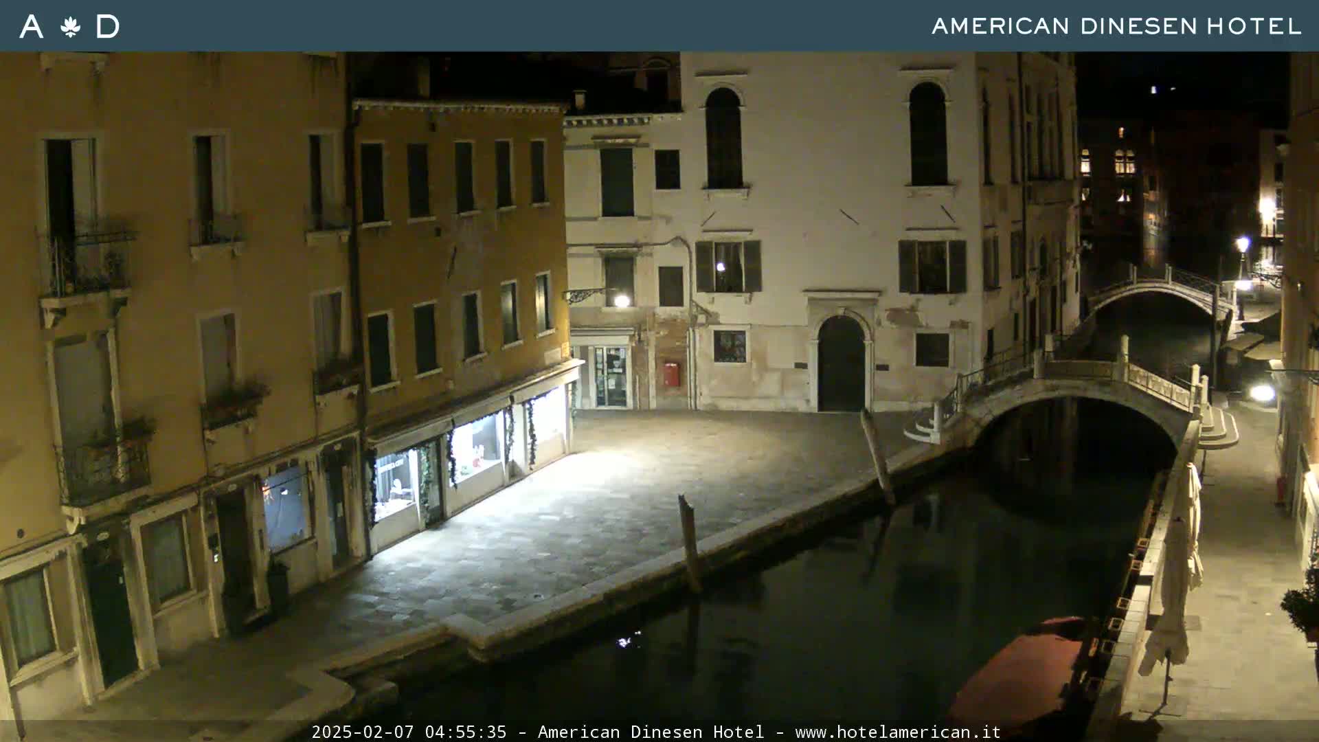 Venice Dorsoduro Canal Live Cam - Veneto, Italy