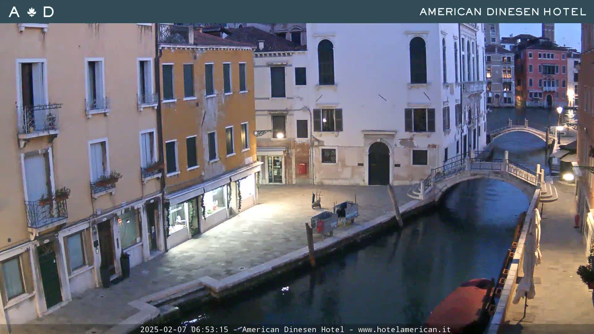 Venice Dorsoduro Canal Live Cam - Veneto, Italy
