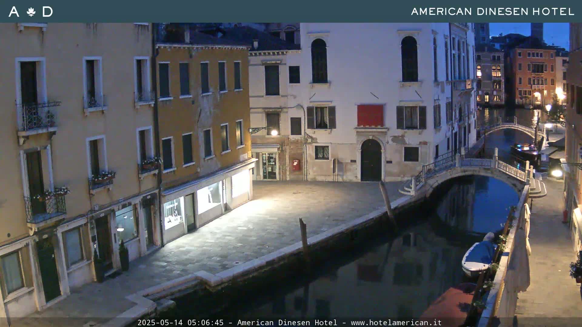 Venice Dorsoduro Canal Live Cam - Venice, Veneto, Italy