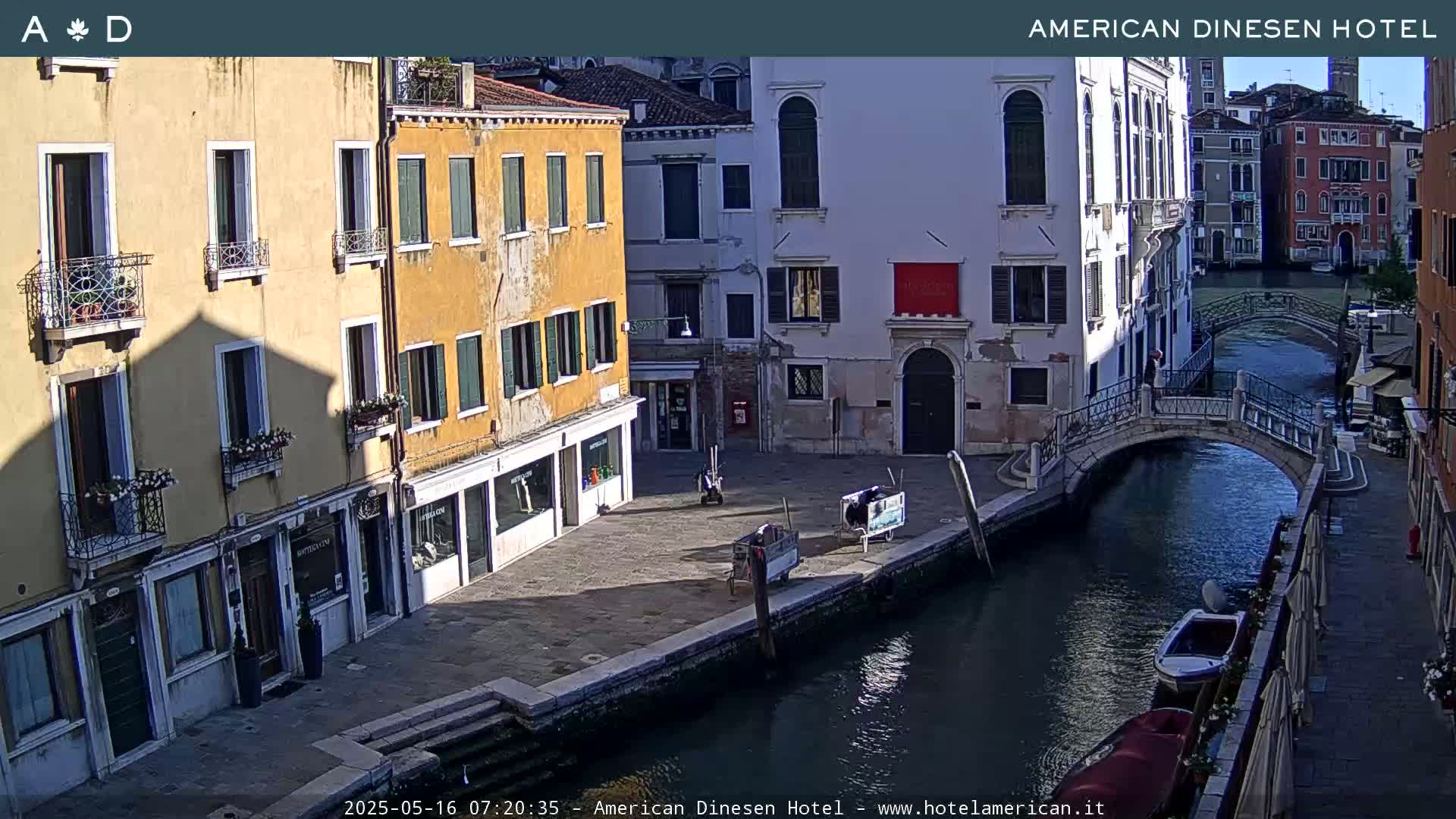 Venice Dorsoduro Canal Live Cam - Venice, Veneto, Italy