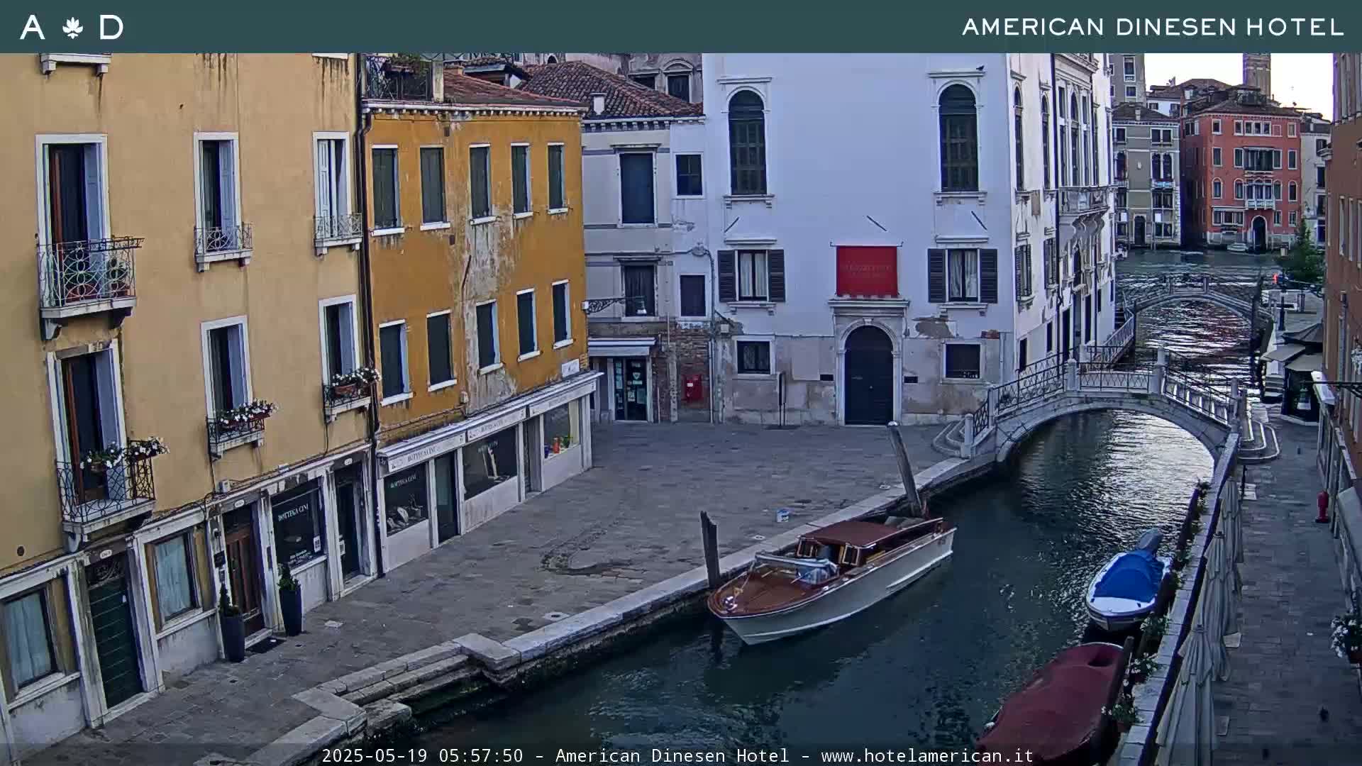 Venice Dorsoduro Canal Live Cam - Venice, Veneto, Italy