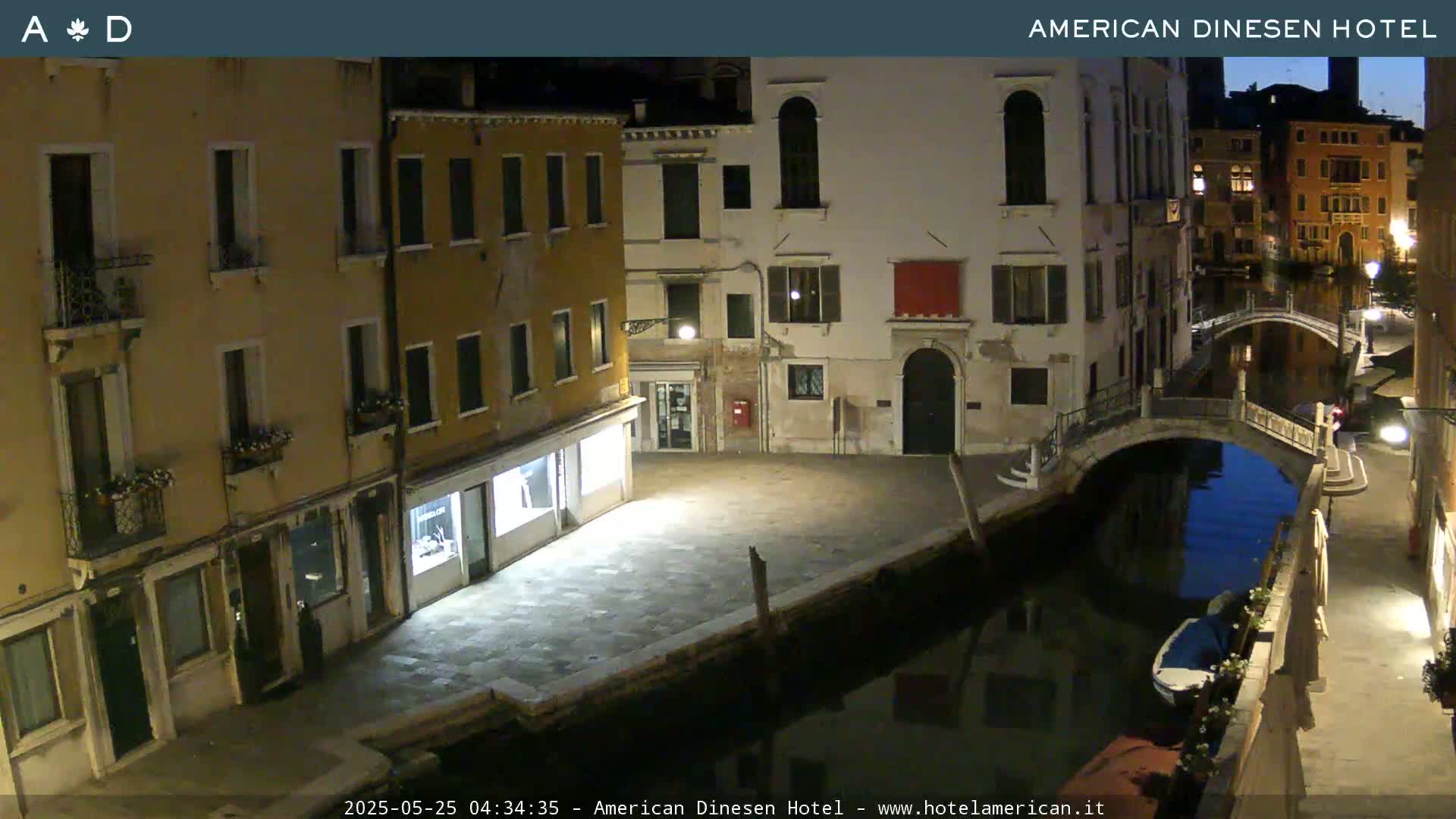 Venice Dorsoduro Canal Live Cam - Venice, Veneto, Italy