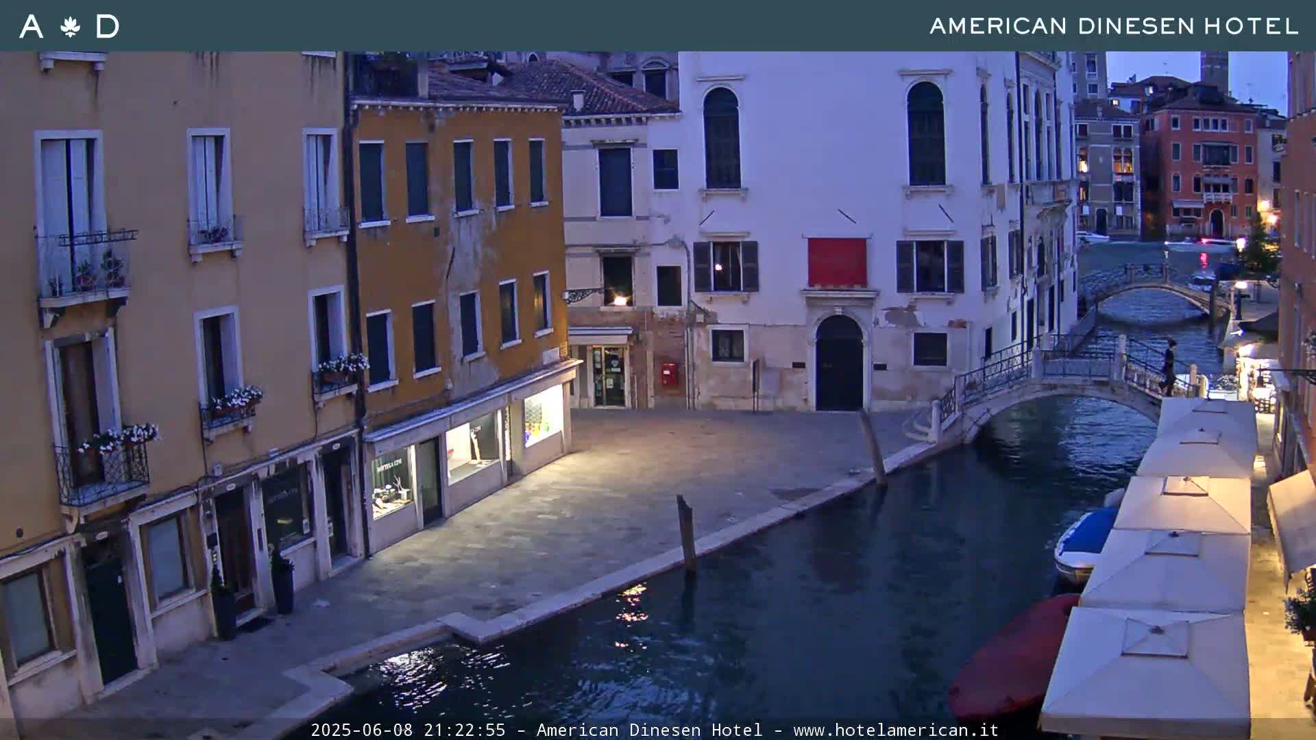 Venice Dorsoduro Canal Live Cam - Venice, Veneto, Italy