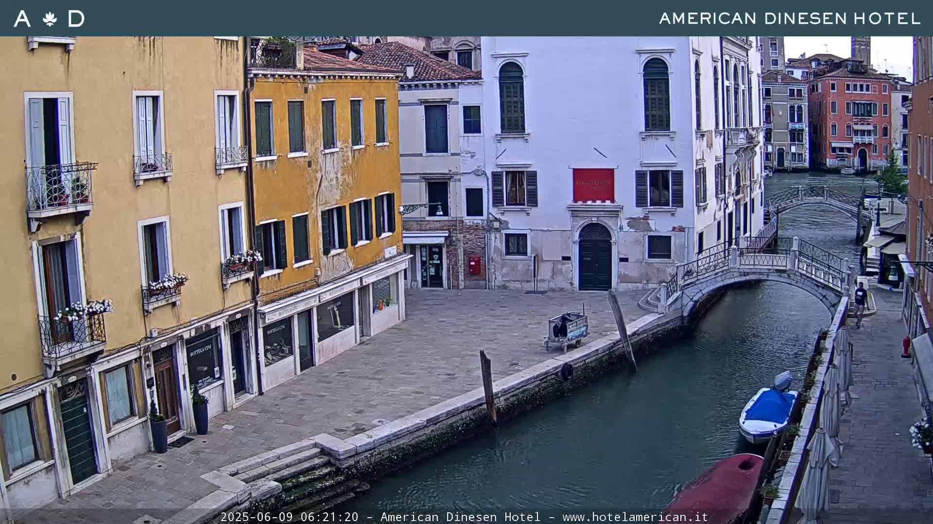 Venice Dorsoduro Canal Live Cam - Venice, Veneto, Italy