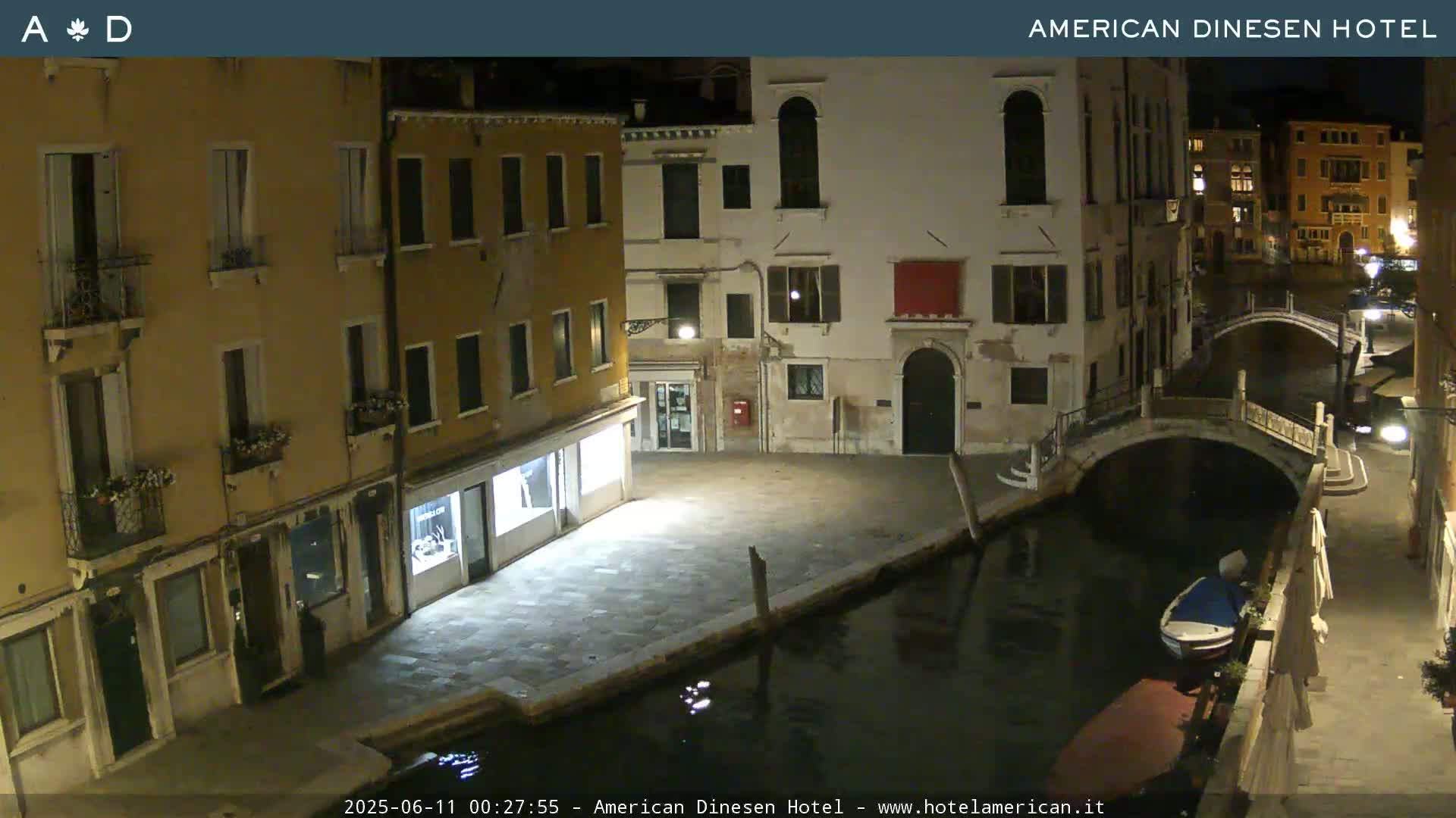 Venice Dorsoduro Canal Live Cam - Veneto, Italy