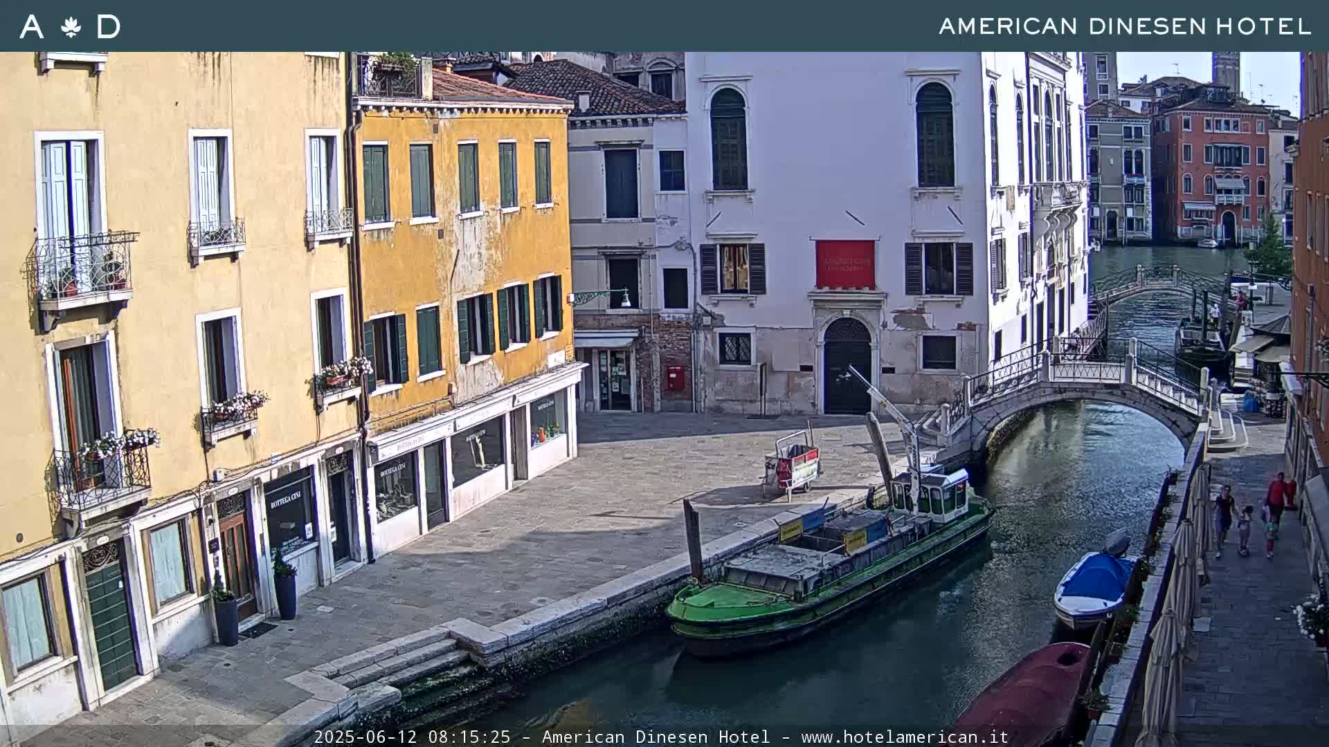 Venice Dorsoduro Canal Live Cam - Veneto, Italy