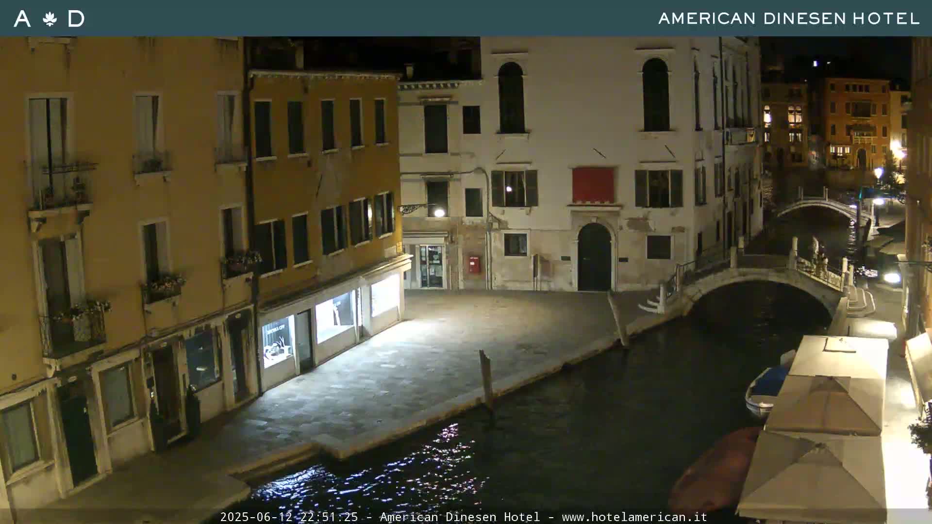 Venice Dorsoduro Canal Live Cam - Veneto, Italy