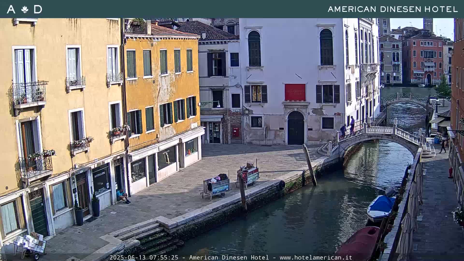 Venice Dorsoduro Canal Live Cam - Veneto, Italy