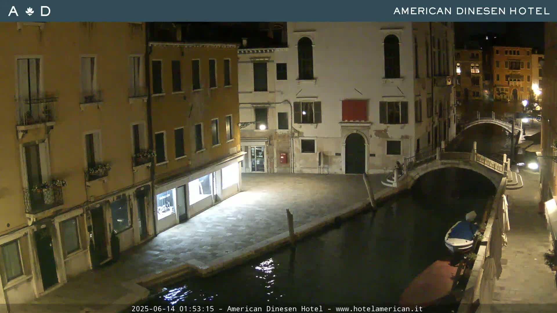 Venice Dorsoduro Canal Live Cam - Veneto, Italy